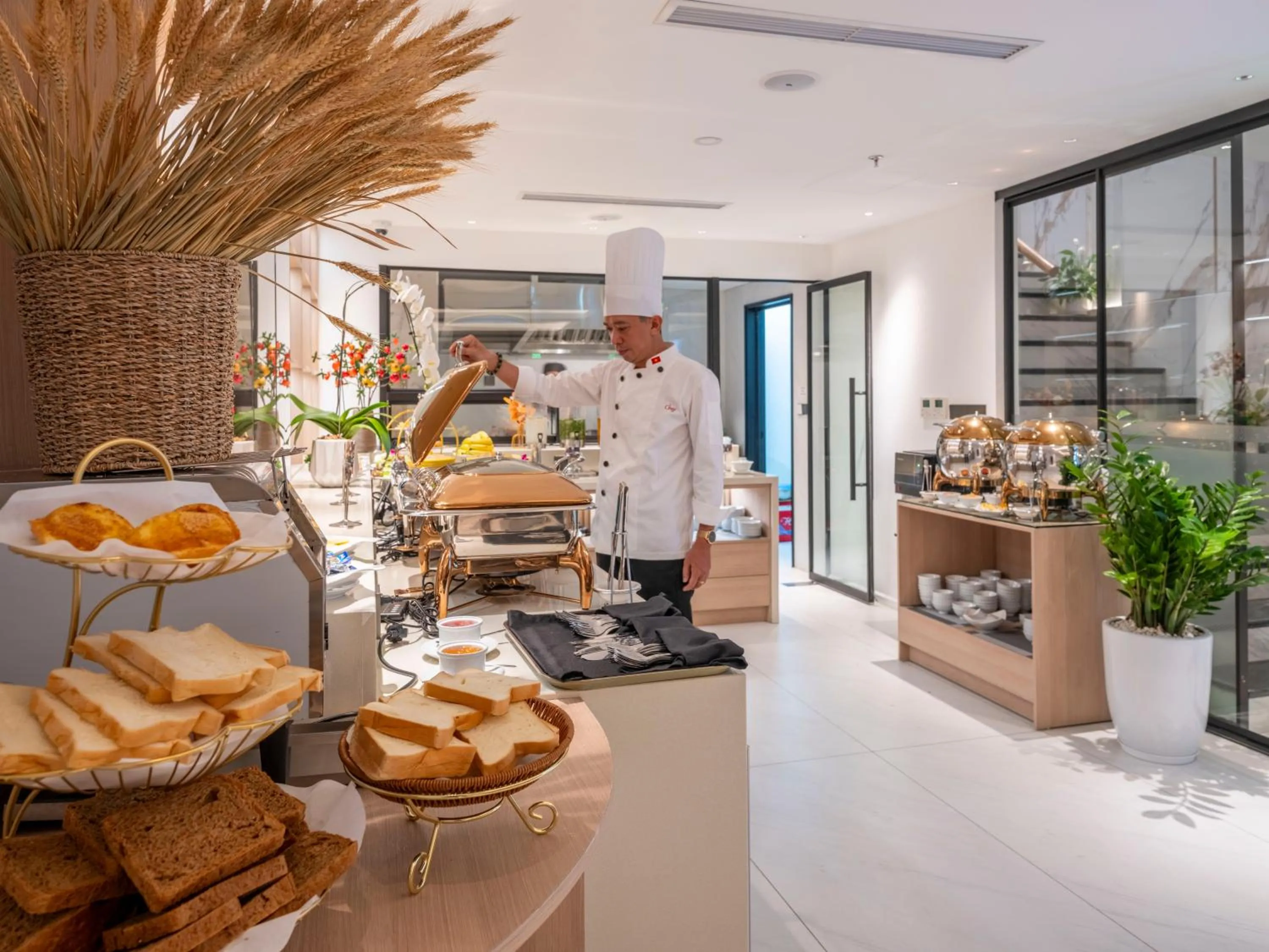 Restaurant/places to eat in H Hôtel L'Art Hanoi