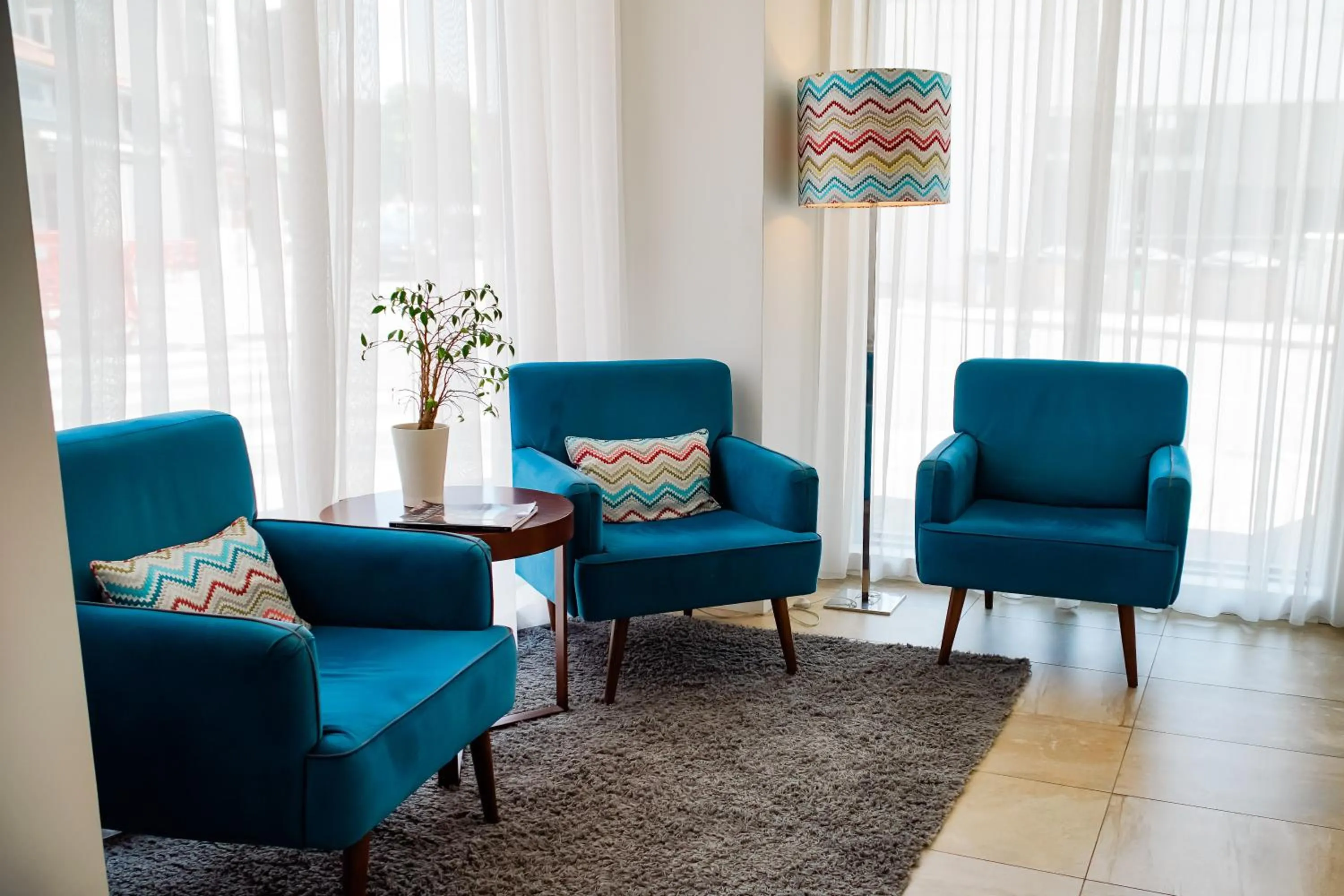 Communal lounge/ TV room in Hotel Premium Porto Downtown