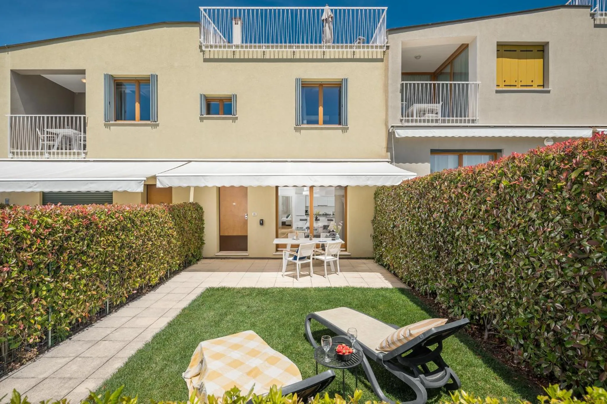 Premium Apartment with Private Garden - single occupancy in Maj Premium Residence