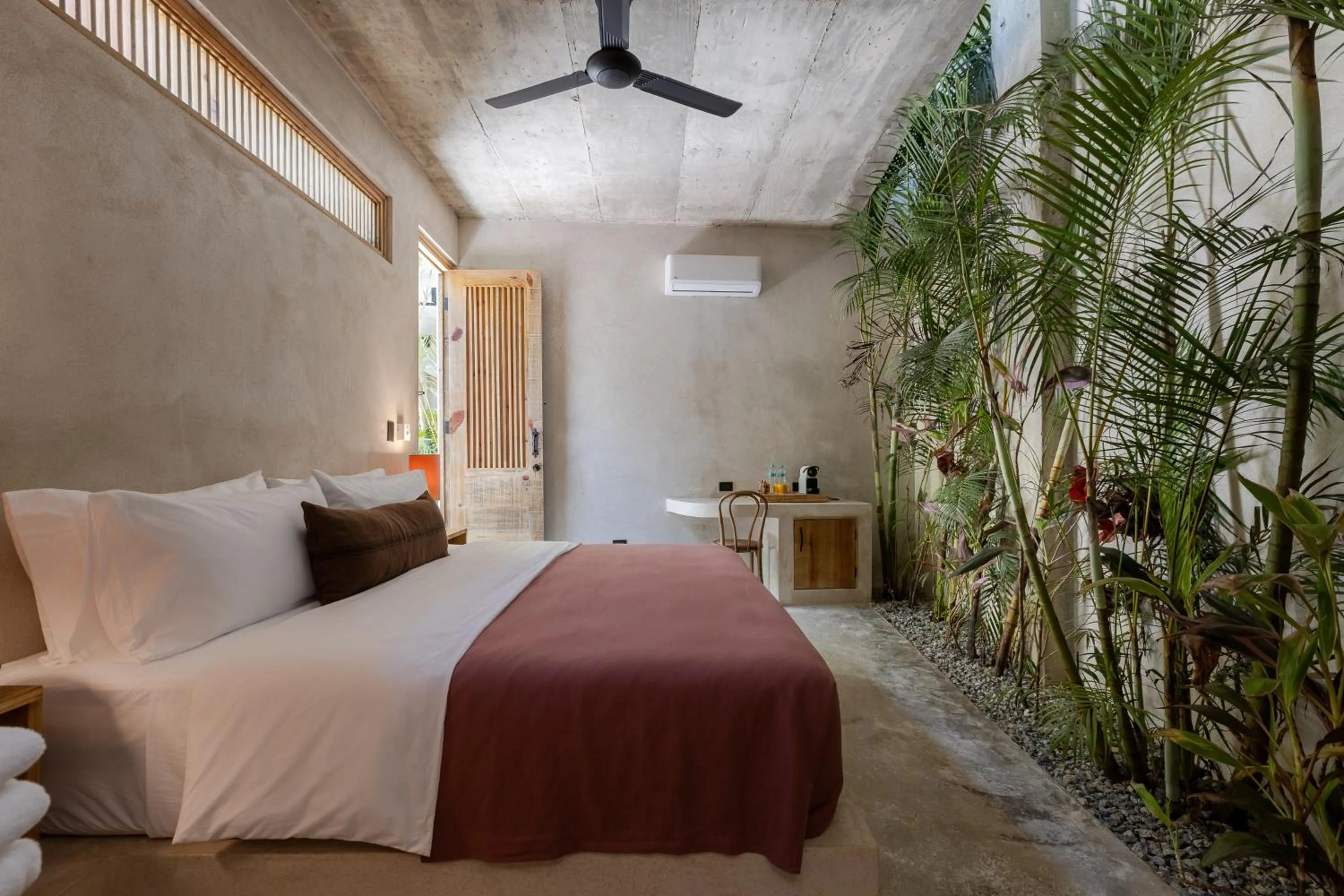 King Room with Garden View in El Mambo Boutique Hotel