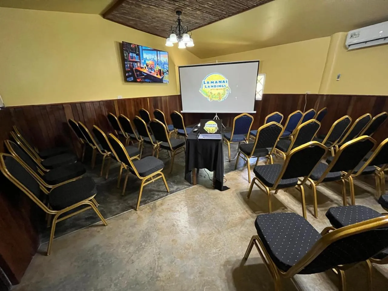 Meeting/conference room in Lamanai Hotel & Marina