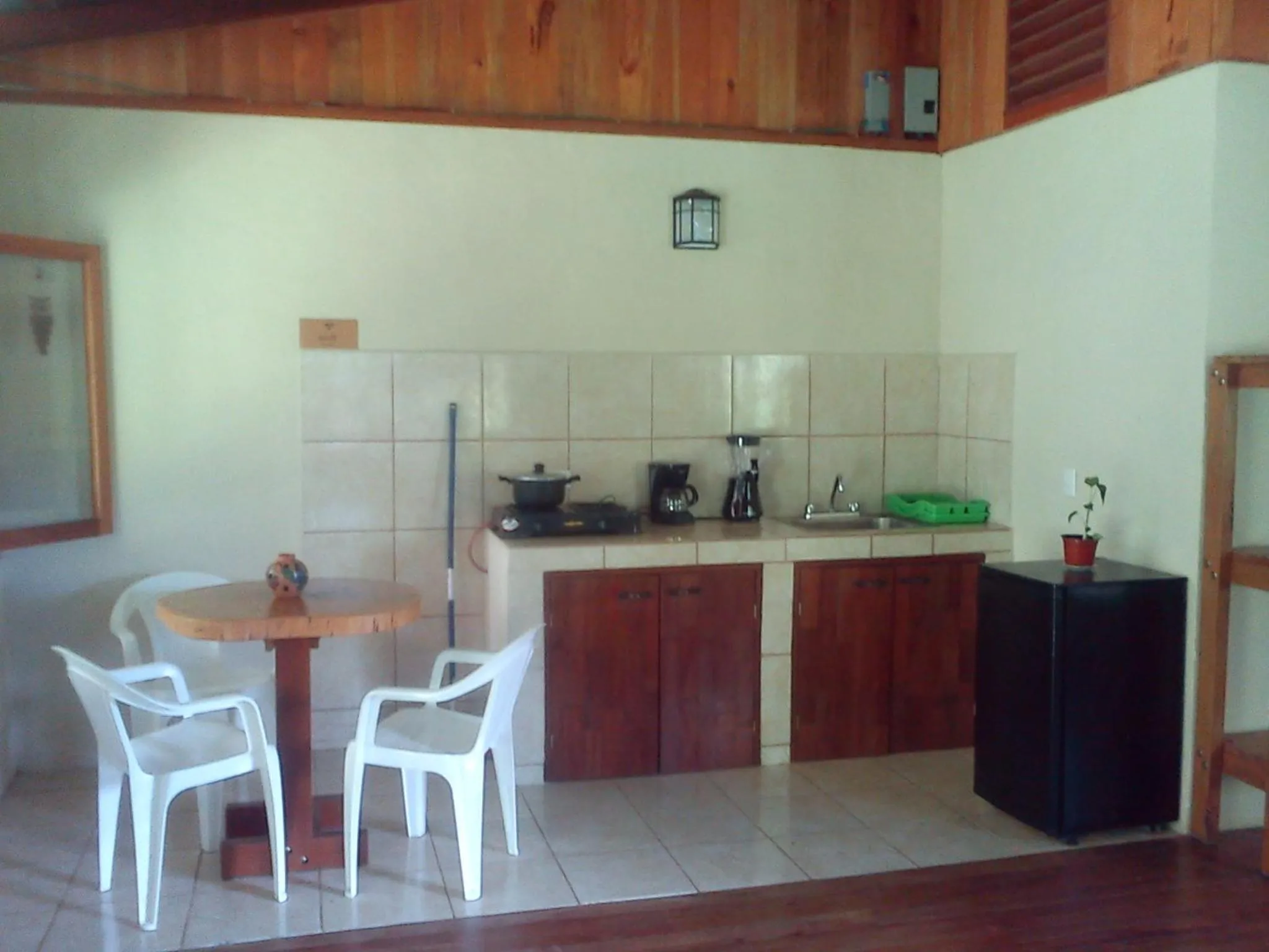 Kitchen or kitchenette in Cabañas Bajo Bosque Drake