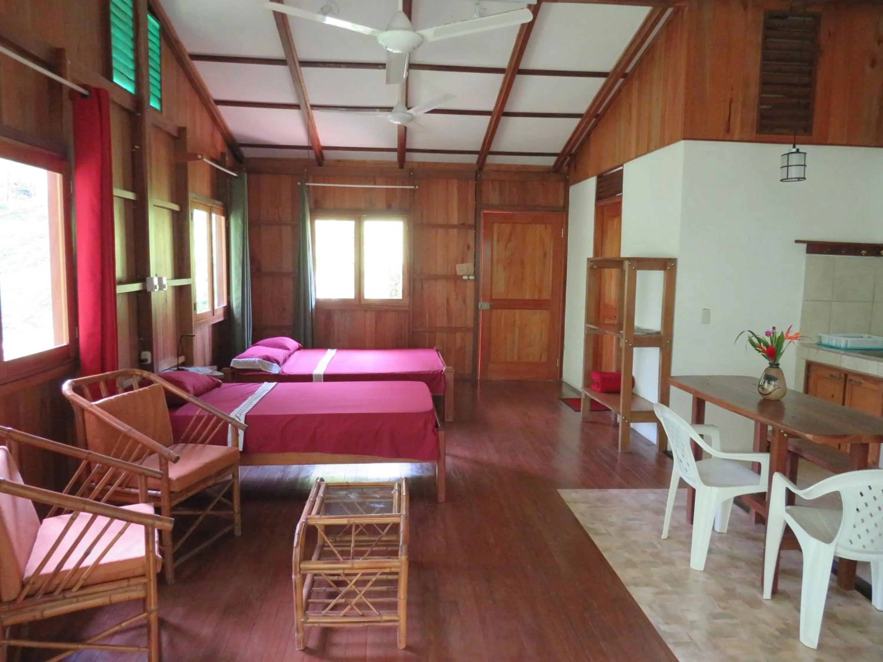Cabañas Bajo Bosque Drake