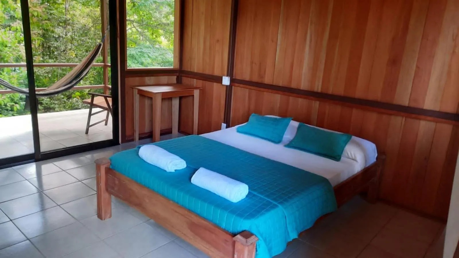 Photo of the whole room, Bed in Cabañas Bajo Bosque Drake