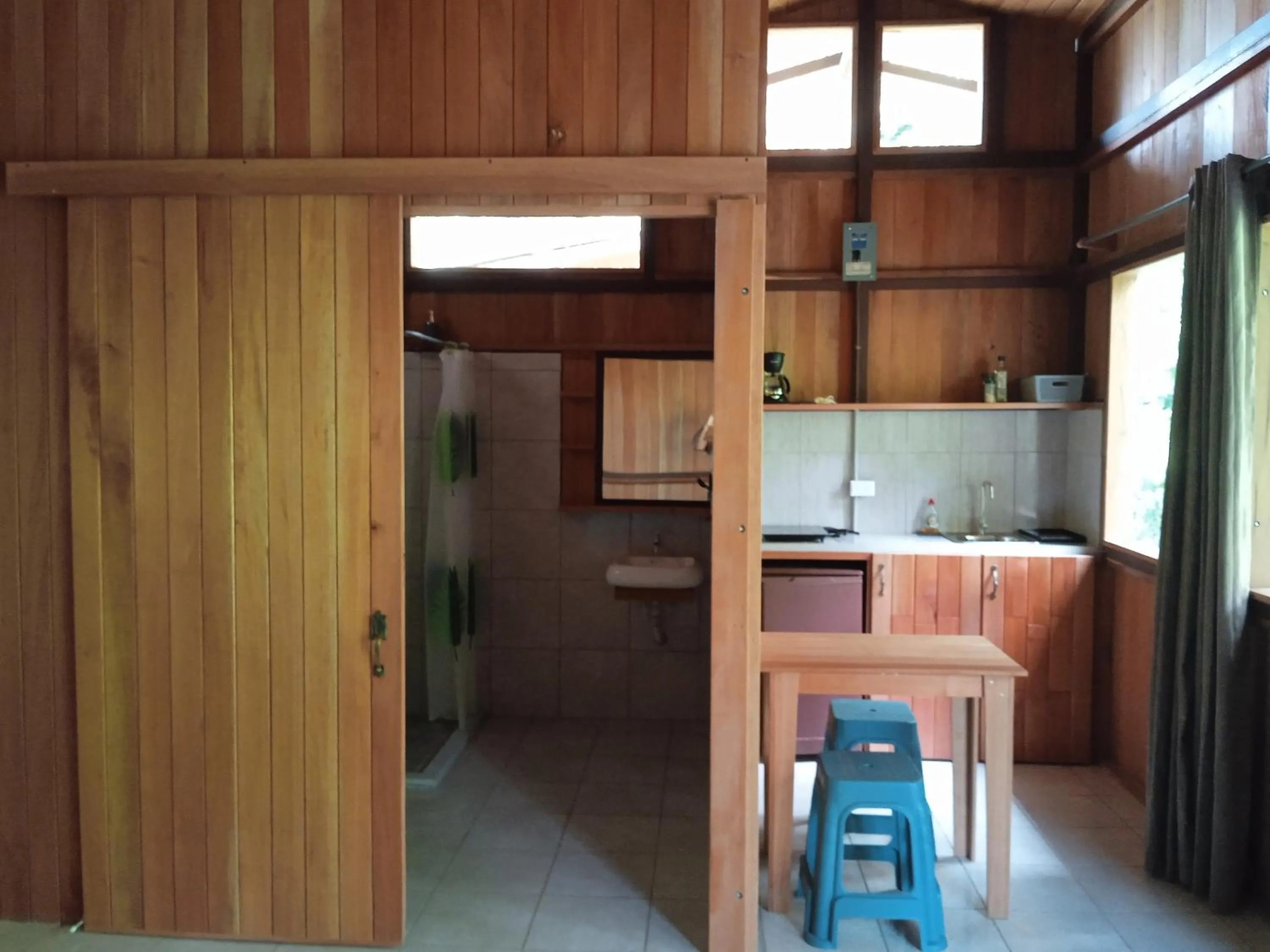 Kitchen or kitchenette in Cabañas Bajo Bosque Drake