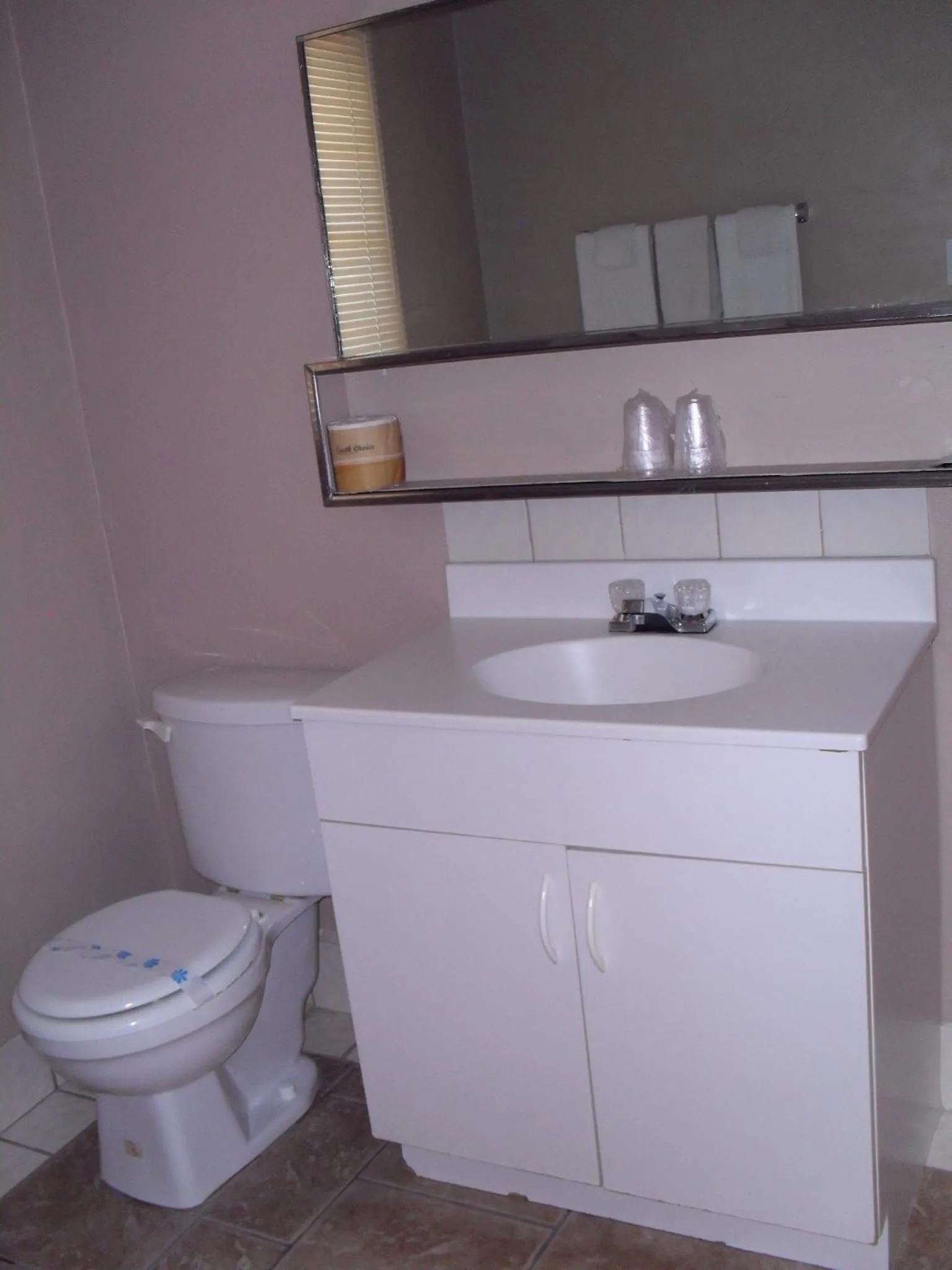 Toilet in Budget Inn of Boron