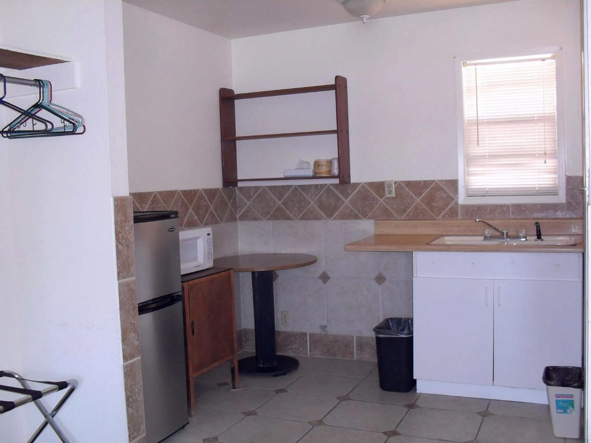 Kitchen or kitchenette in Budget Inn of Boron