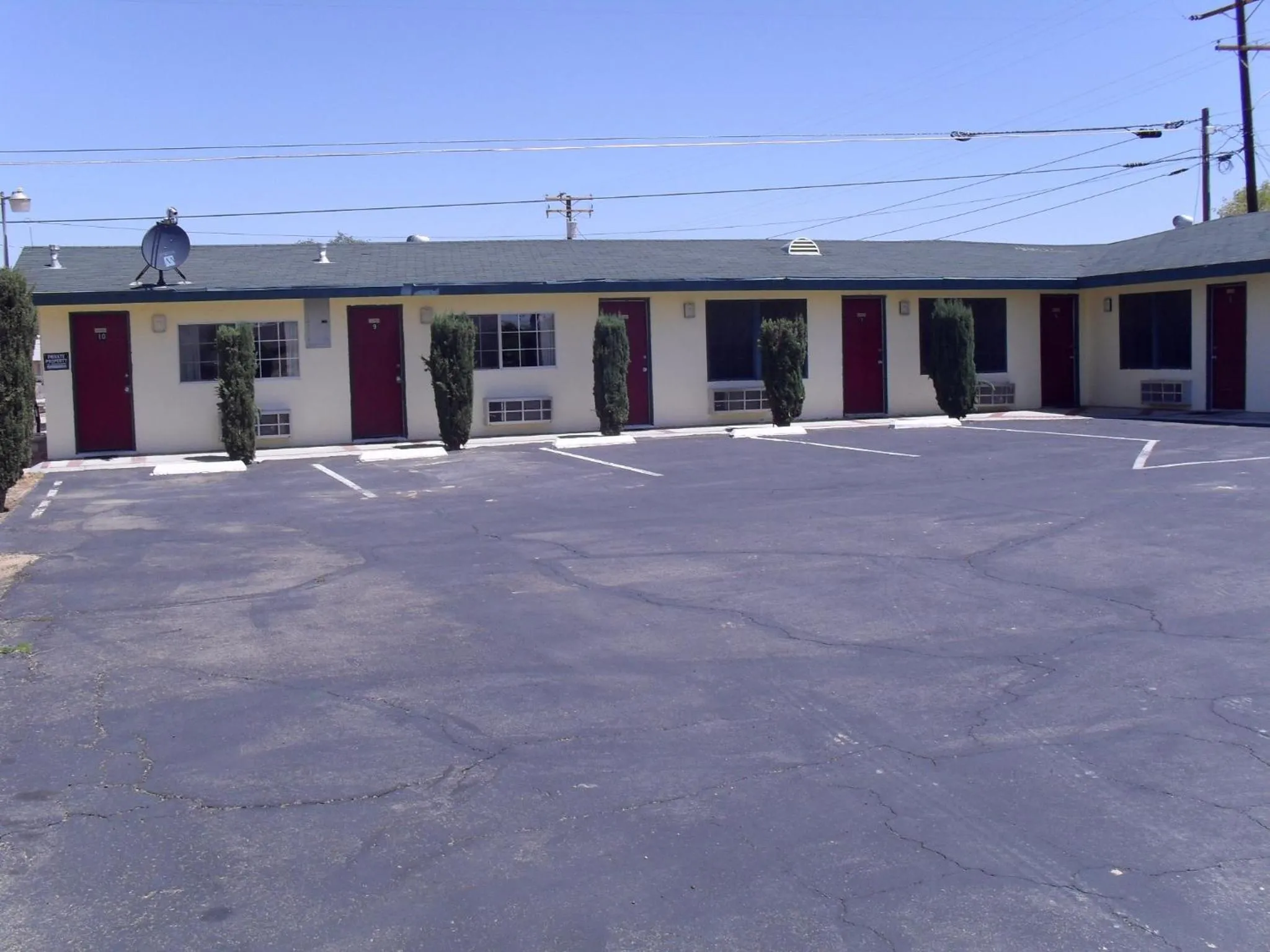 Property building in Budget Inn of Boron