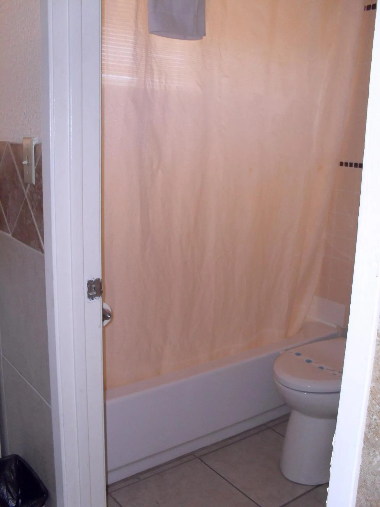 Shower in Budget Inn of Boron