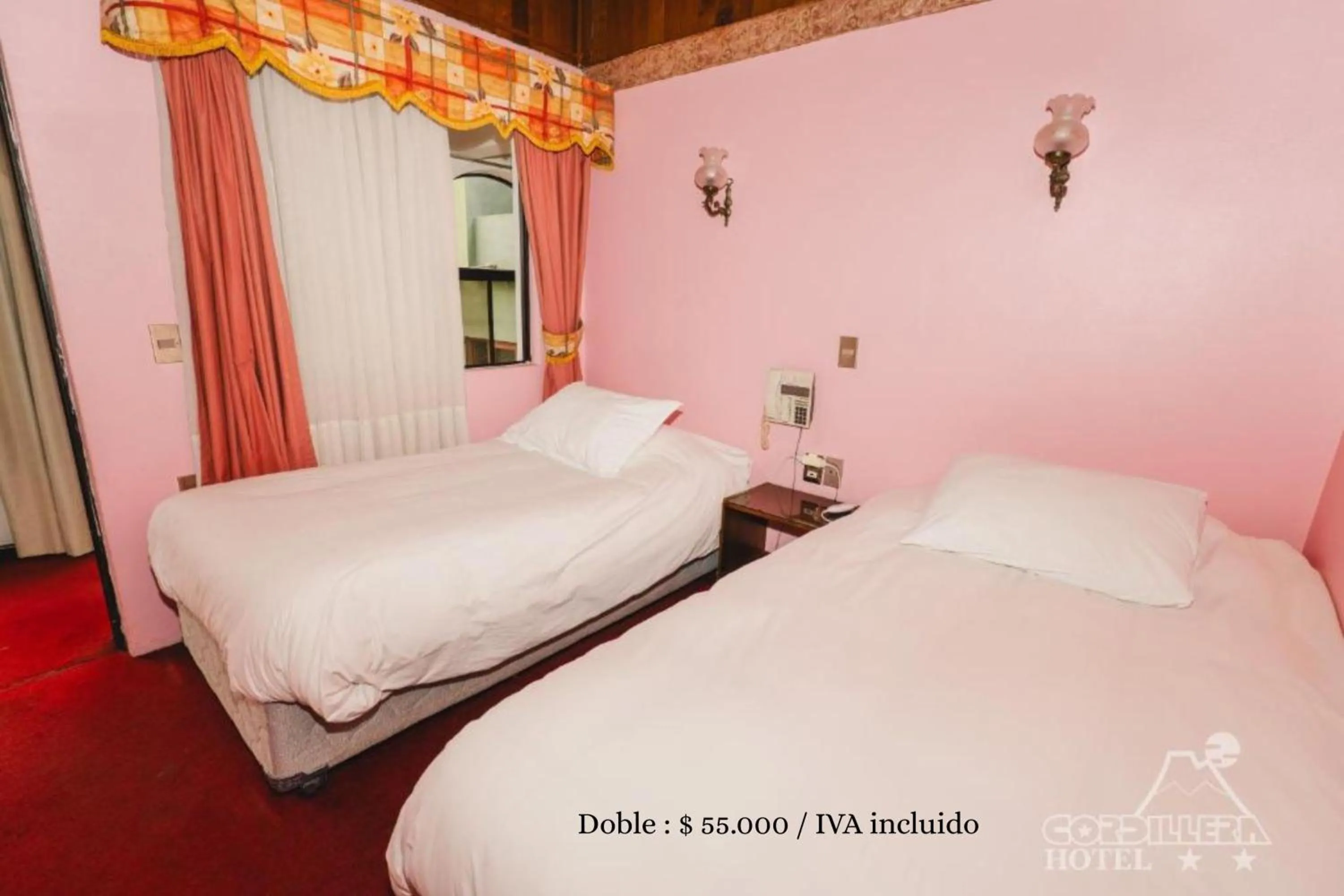 Twin Room with Private Bathroom in Hotel Cordillera