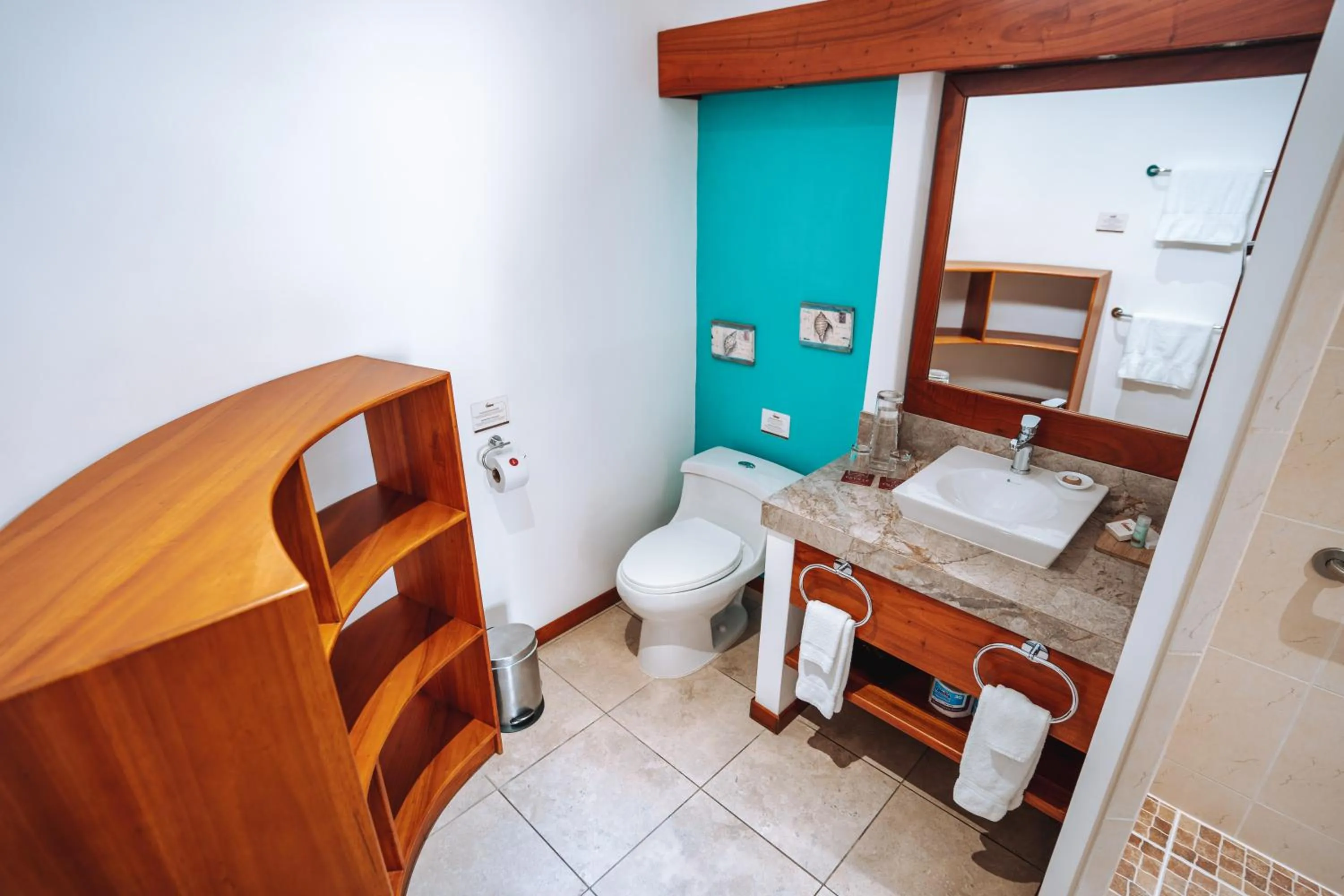 Toilet in Hotel Cucuve