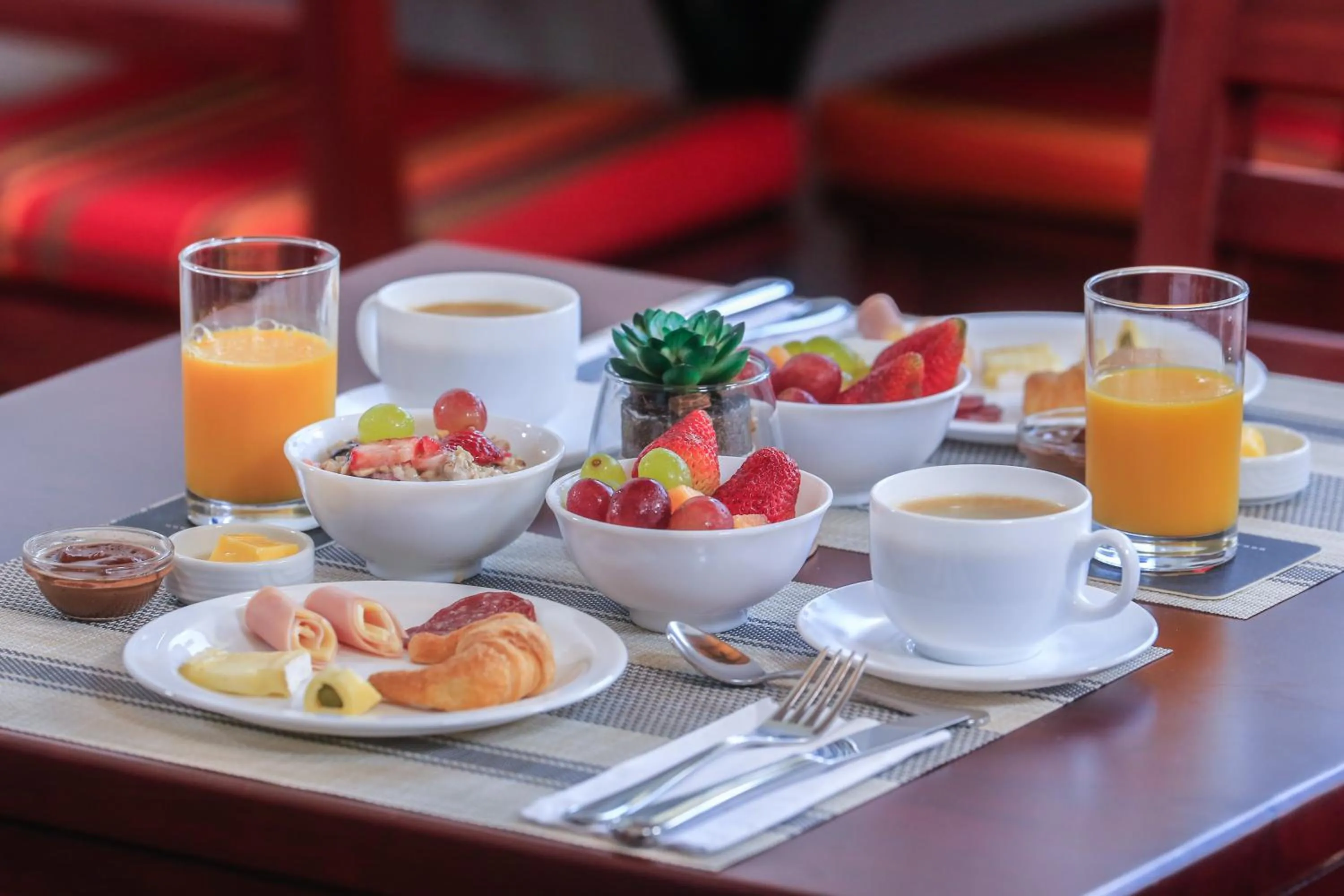 People in Hotel Cucuve