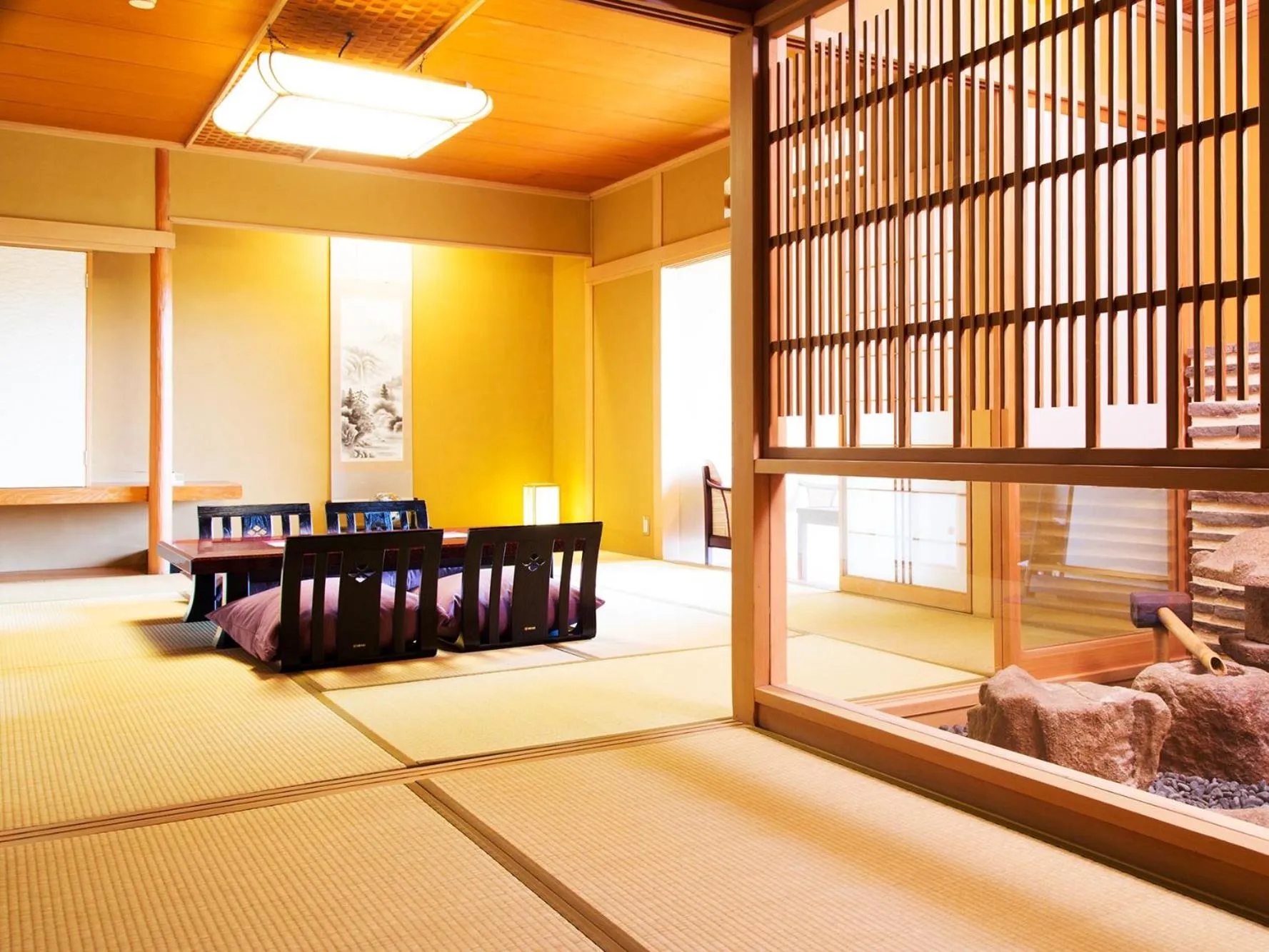 Living room, Bed in Yamanaka Onsen Kissho Yamanaka