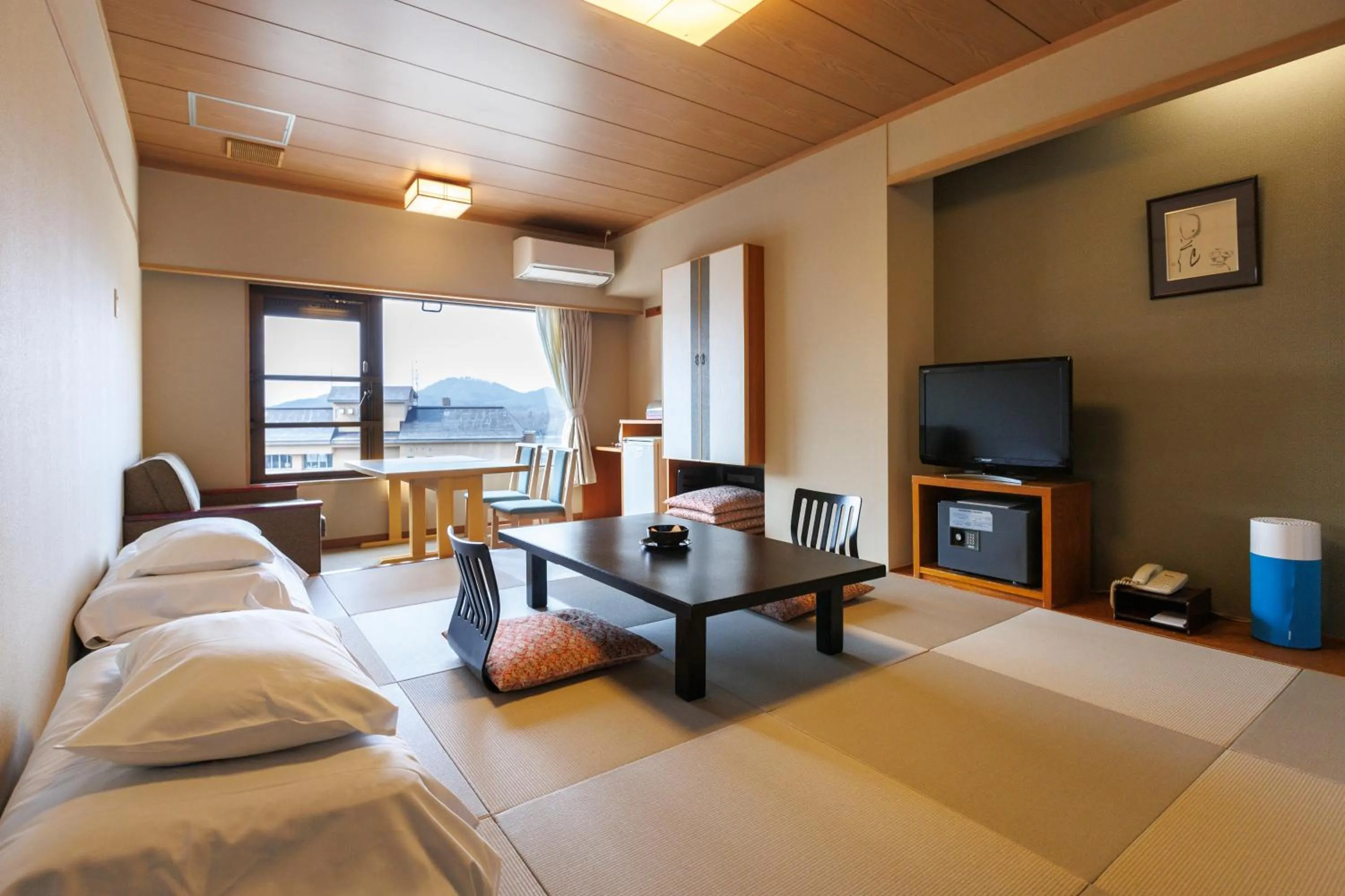 Photo of the whole room, Bed in Aishinkan