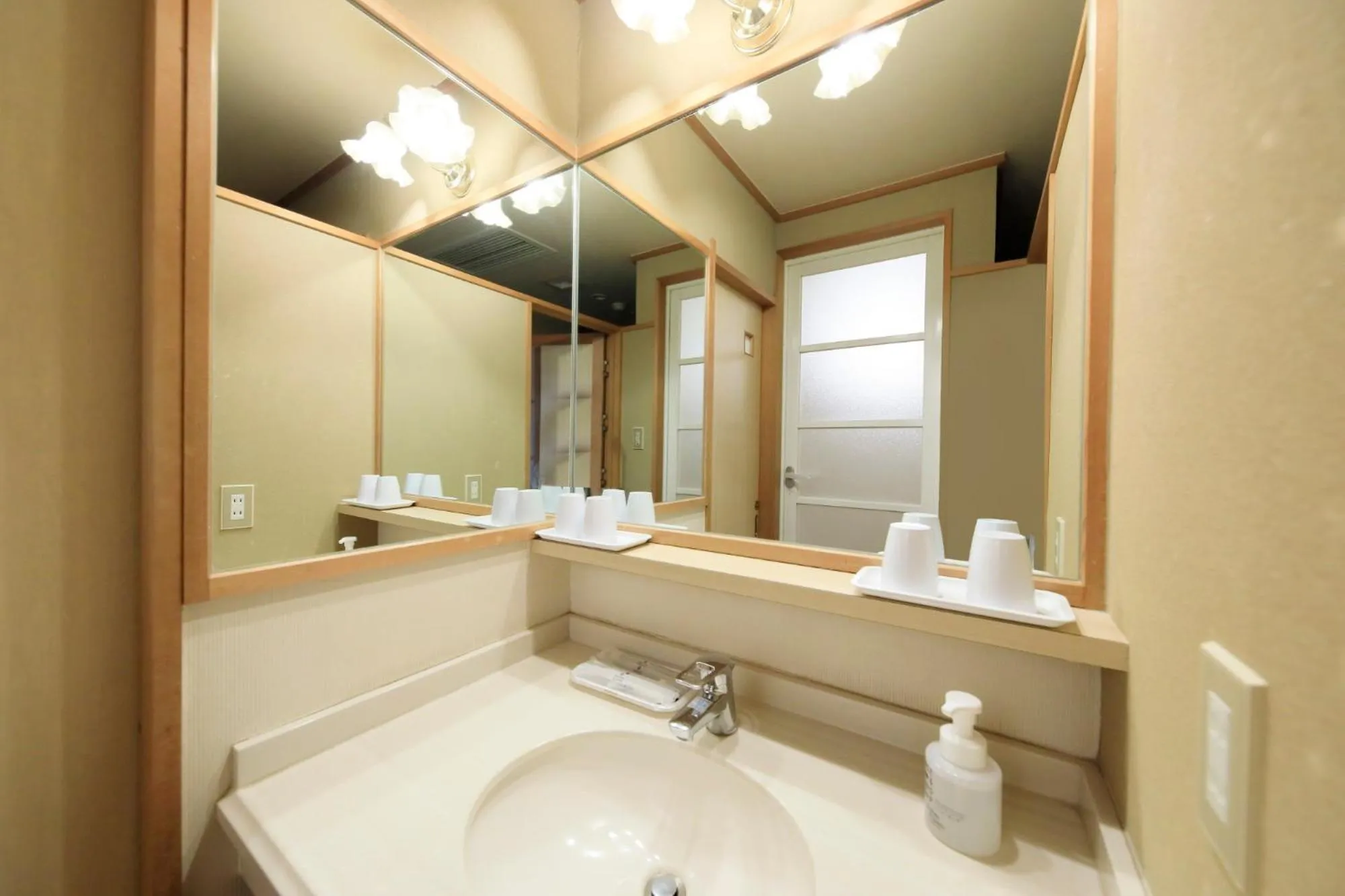 Photo of the whole room in Aishinkan