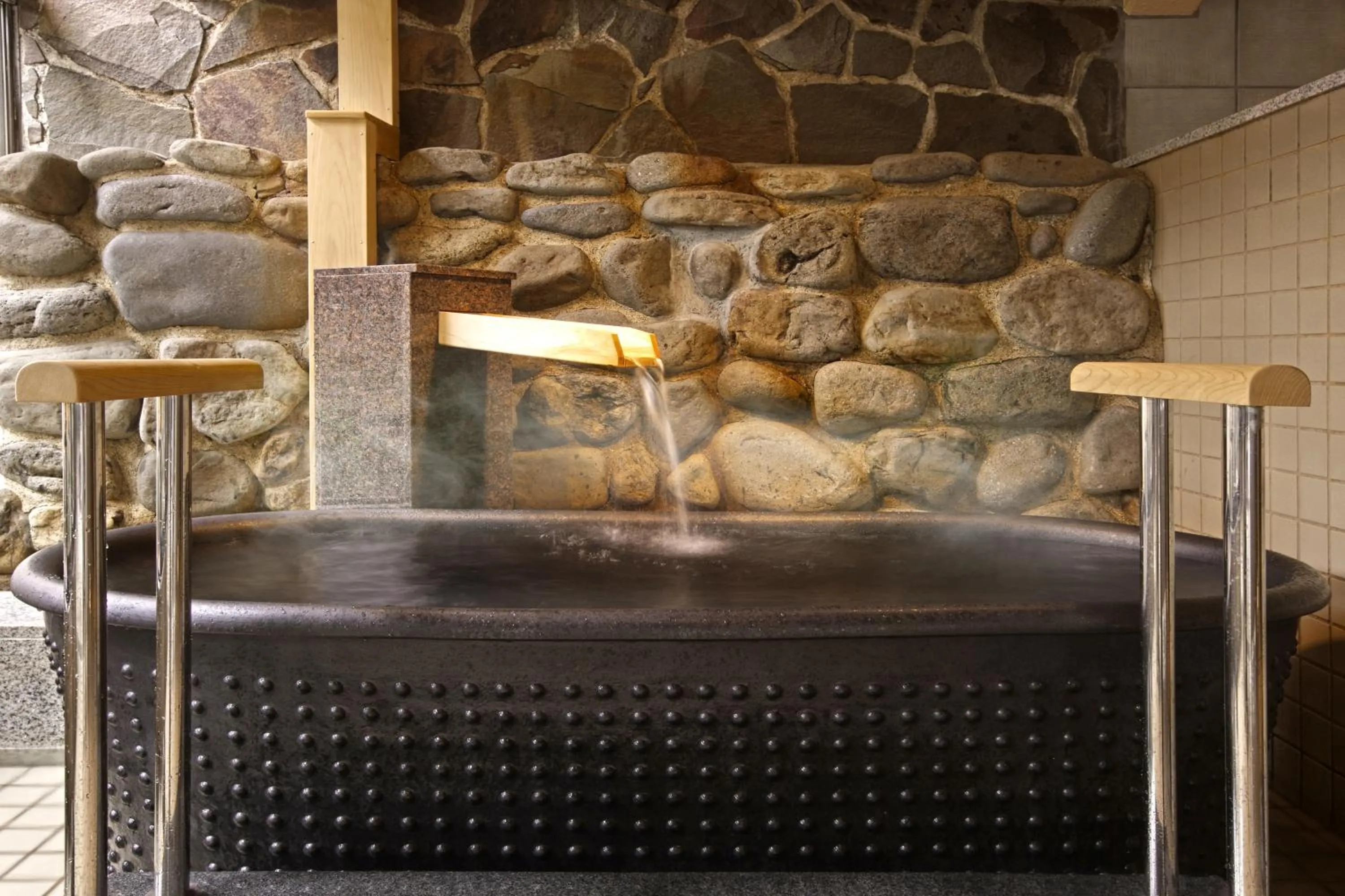 Hot Spring Bath in Aishinkan