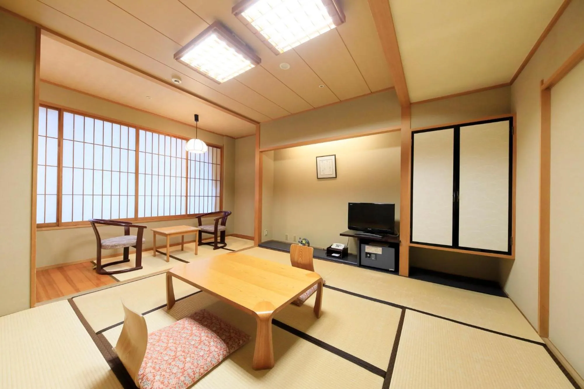 Photo of the whole room in Aishinkan