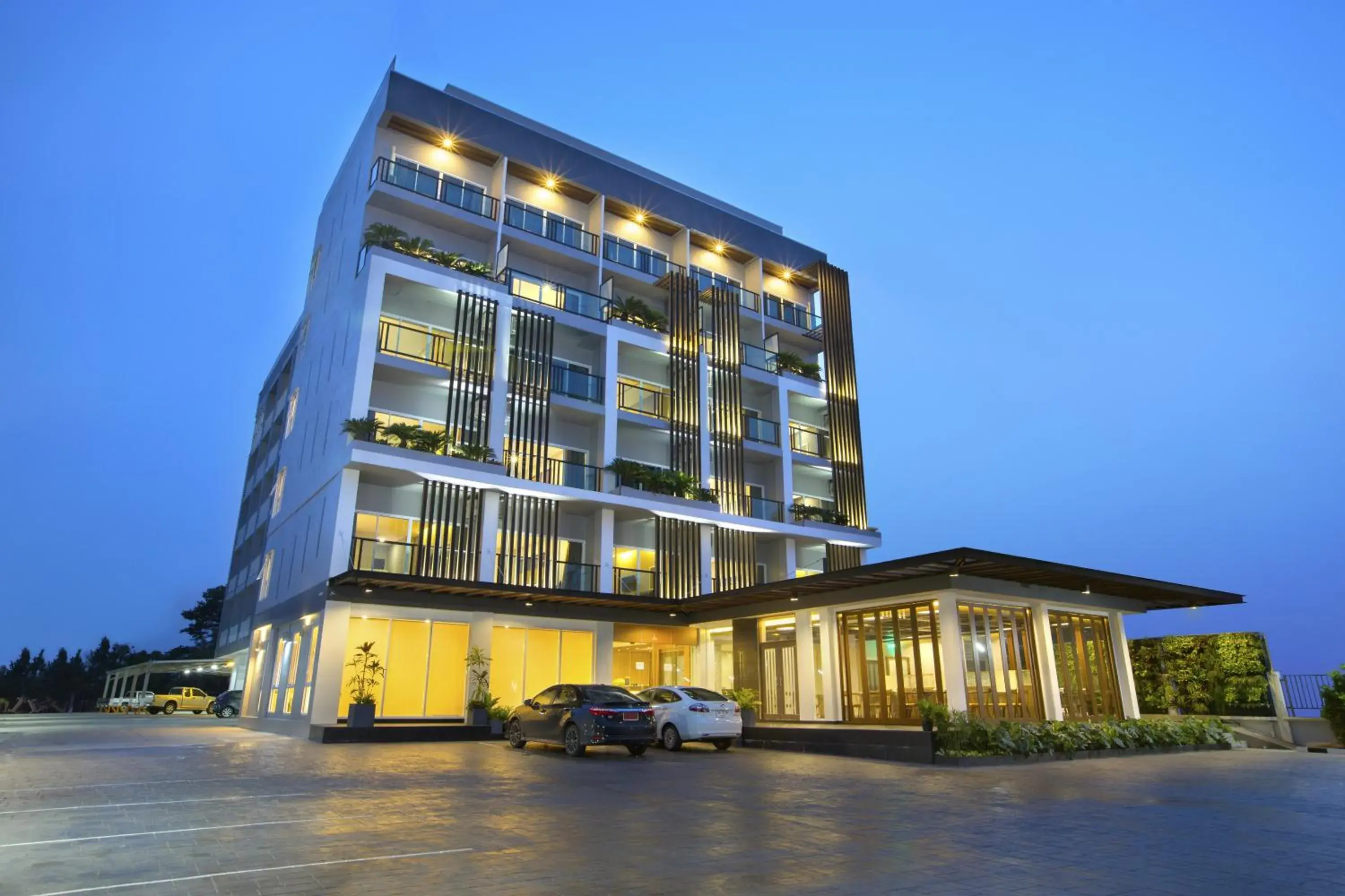 Facade/entrance in V Hotel Ubon Ratchathani Facade/entrance in V Hotel Ubon Ratchathani