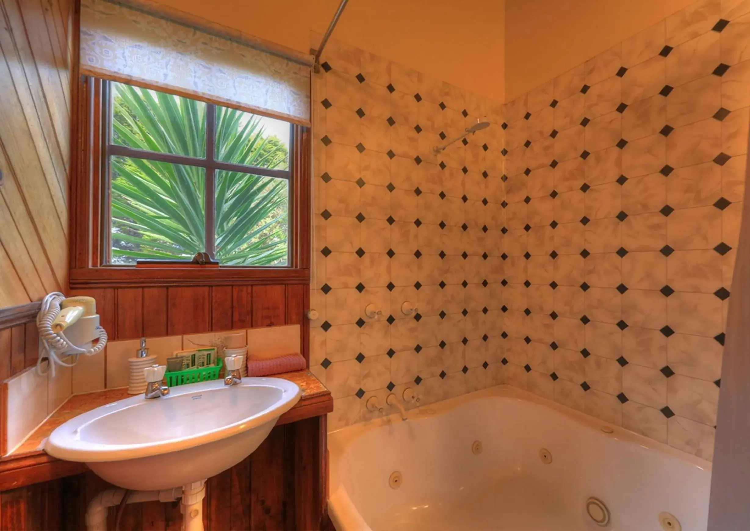 Stanley Lakeside Spa Cabins Stanley Lakeside Spa Cabins
