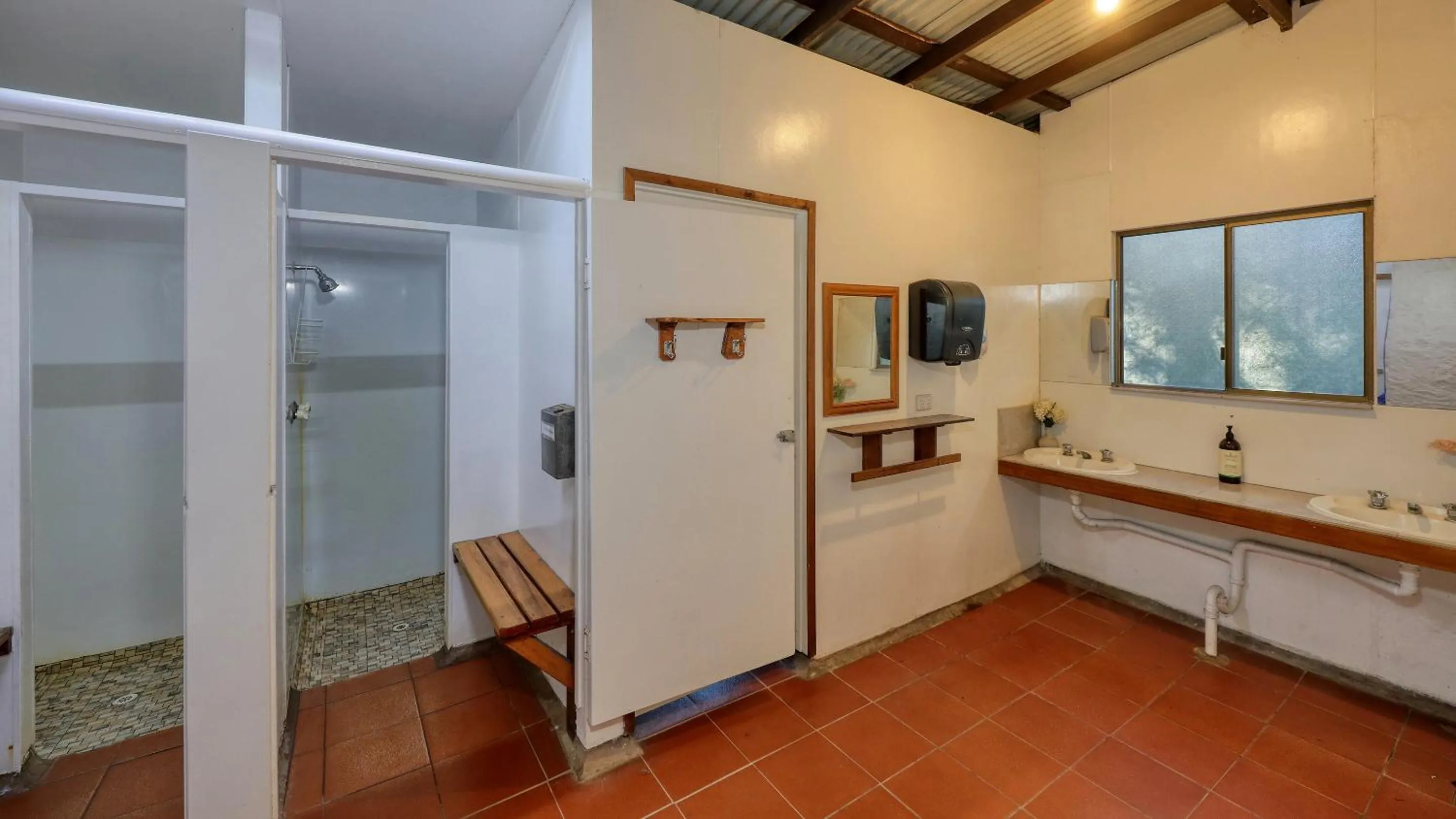 Bathroom in Crayfish Creek Van & Cabin Park