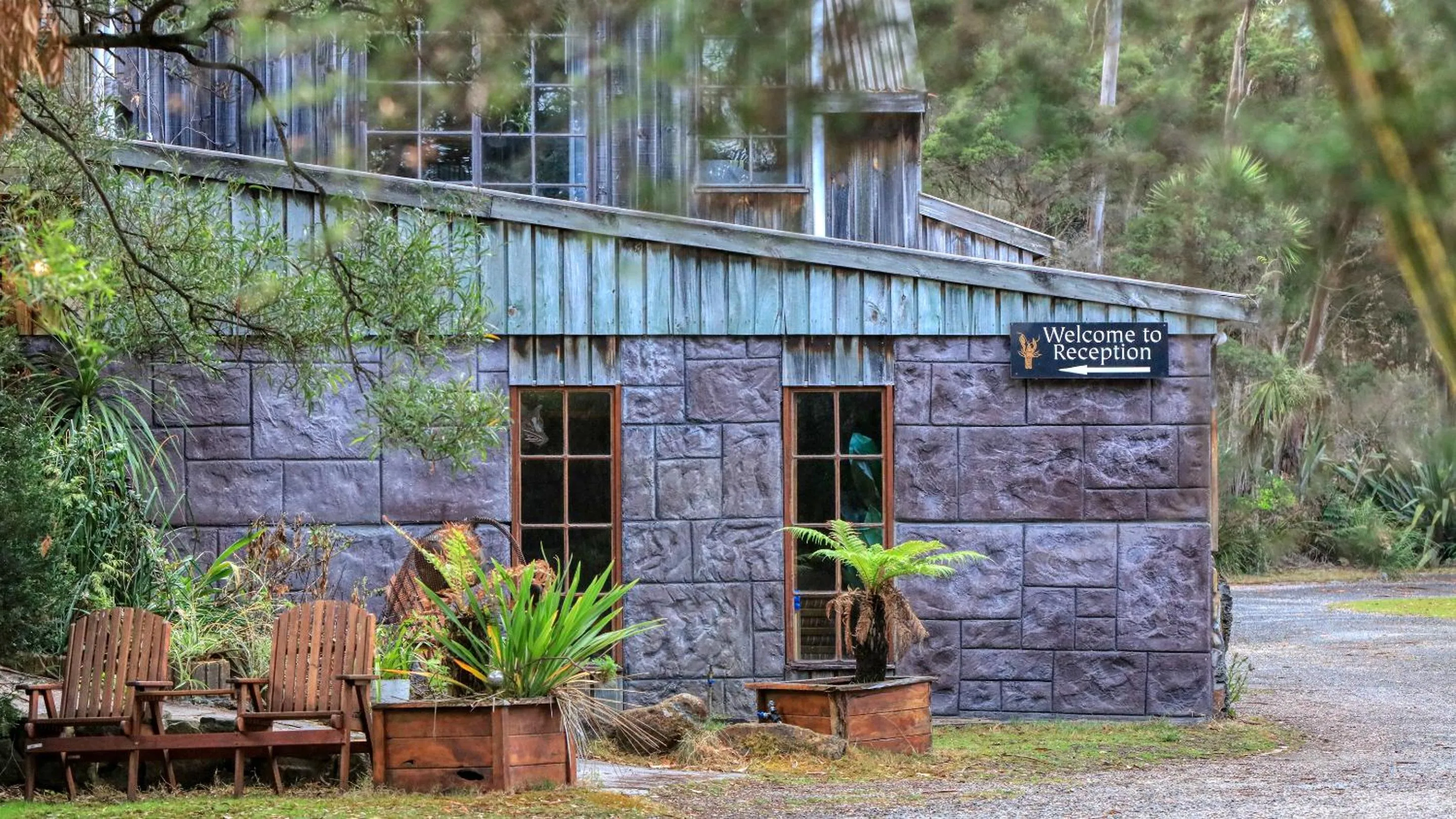Lobby or reception in Crayfish Creek Van & Cabin Park