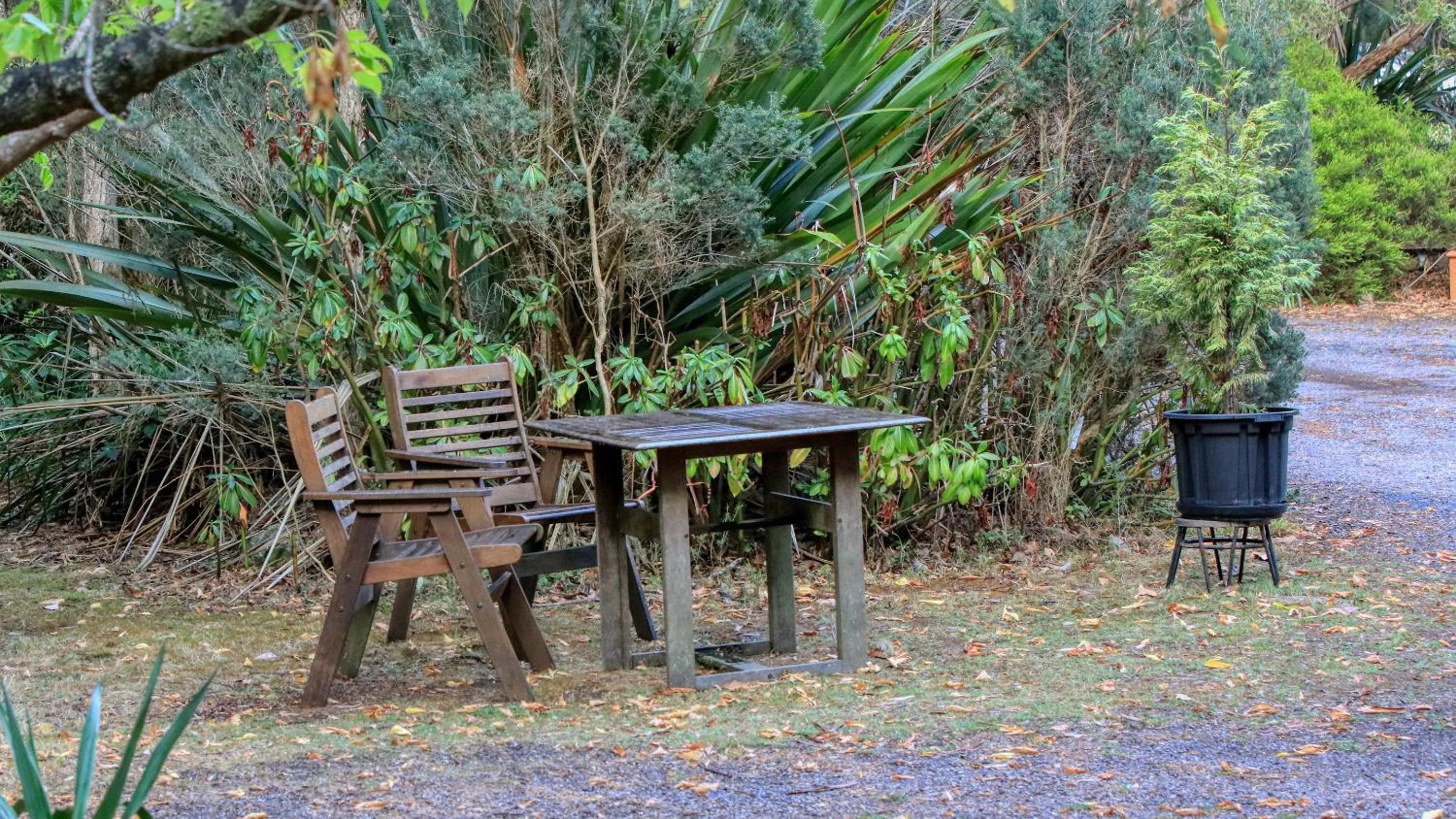 Seating area in Crayfish Creek Van & Cabin Park