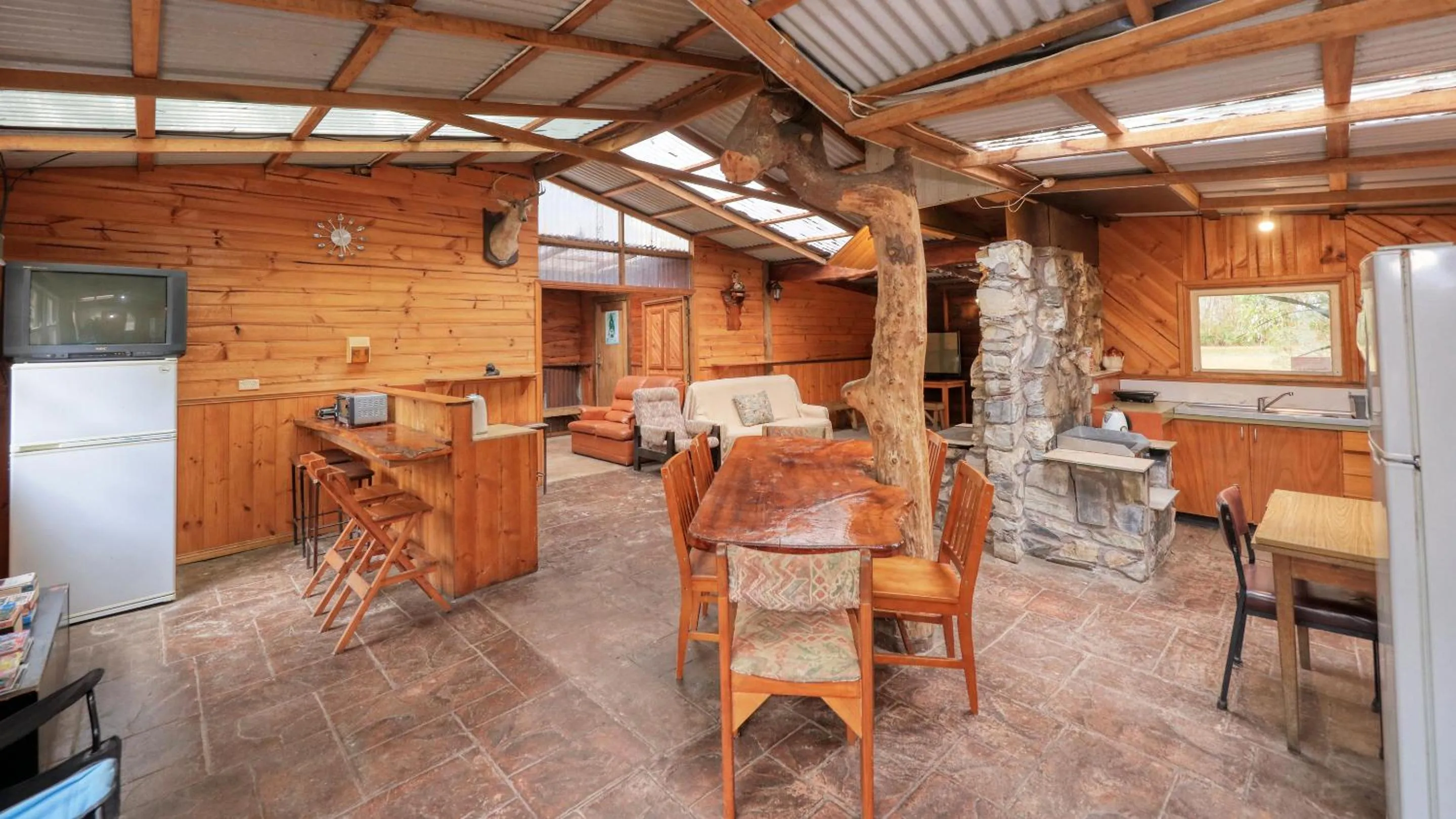 Area and facilities in Crayfish Creek Van & Cabin Park