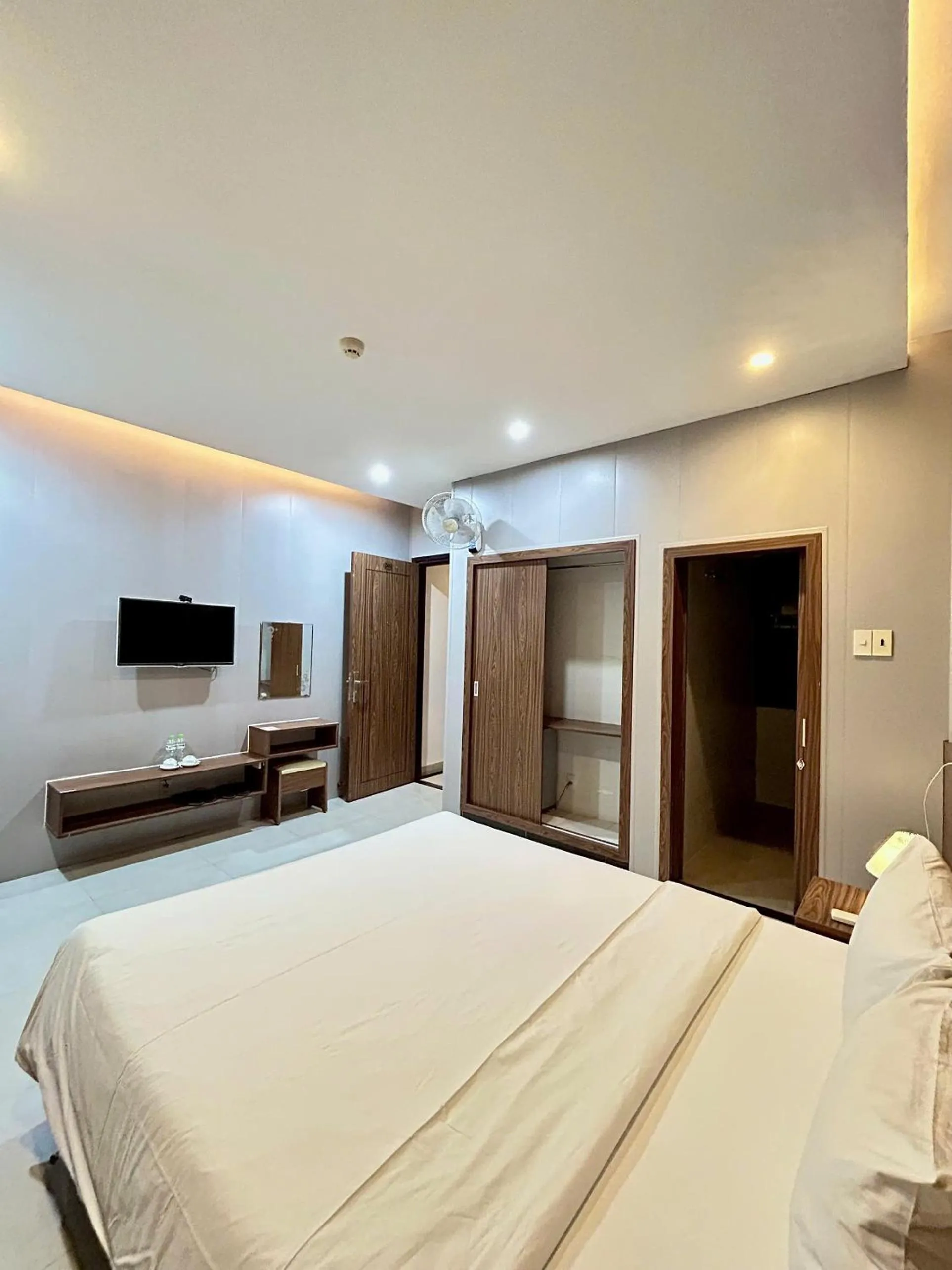 Photo of the whole room, Bed in BeSea Hotel