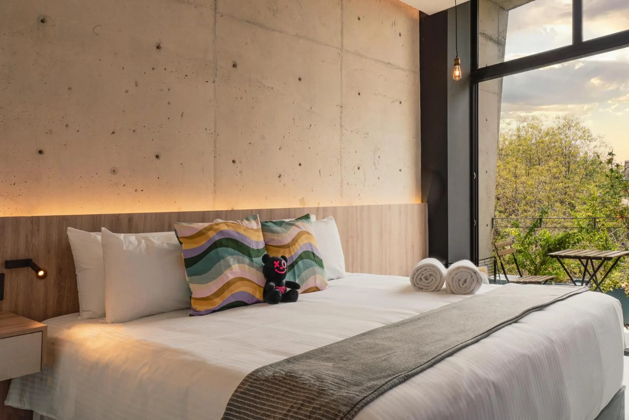 View (from property/room), Bed in Street Art Hotel Roma