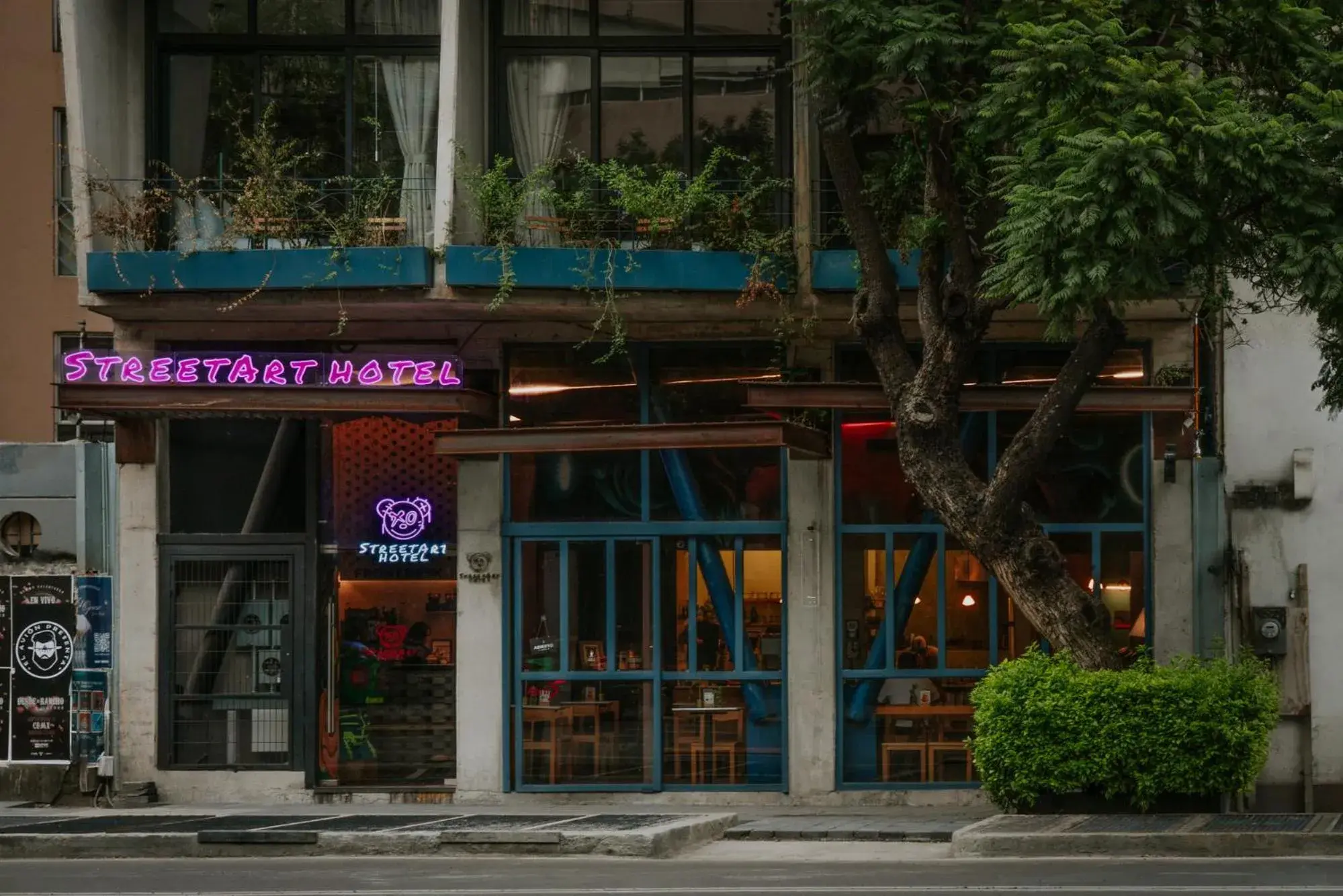 Property building in Street Art Hotel Roma Property building in Street Art Hotel Roma