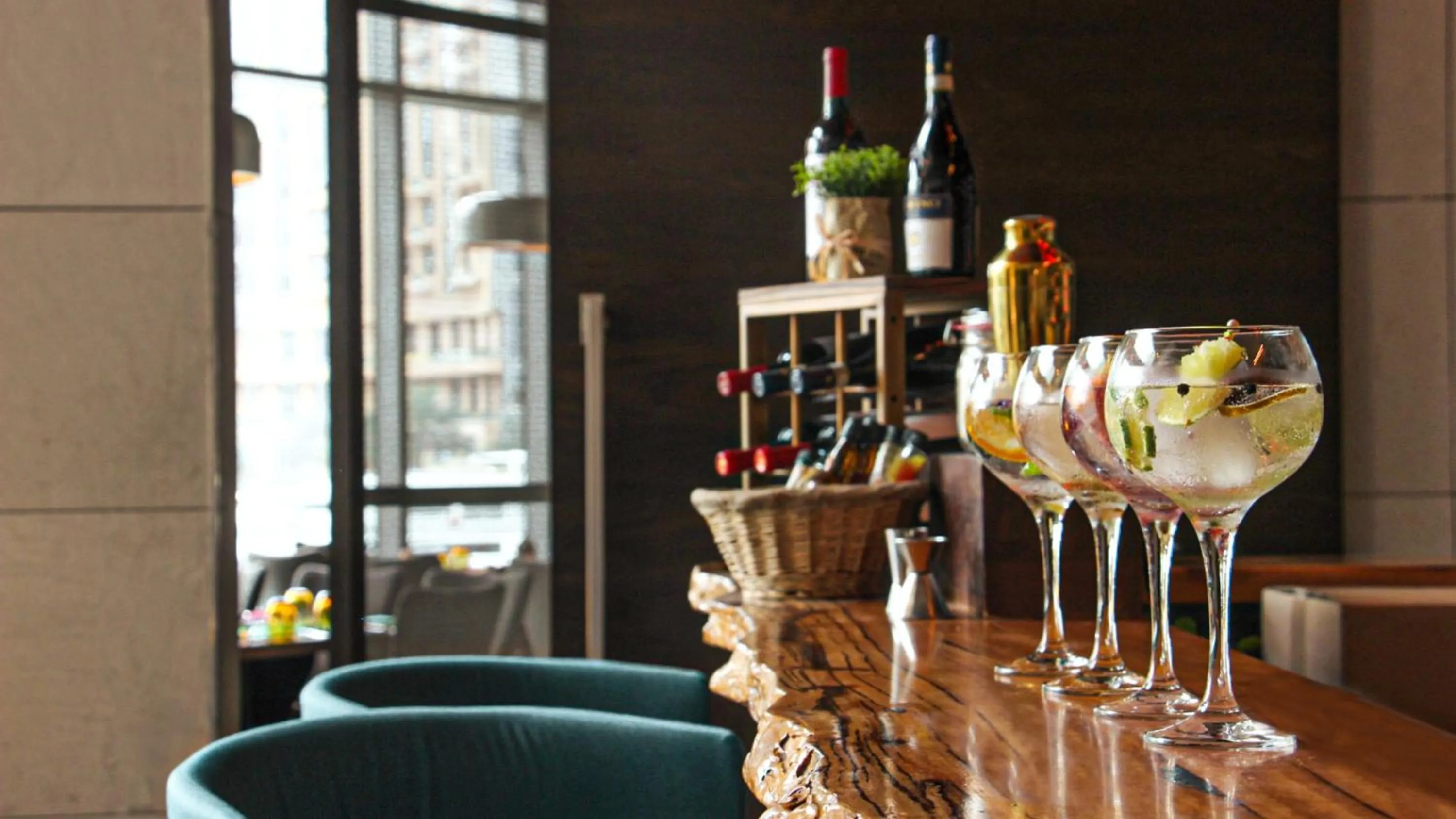 Lounge or bar in InterContinental Dubai Marina by IHG