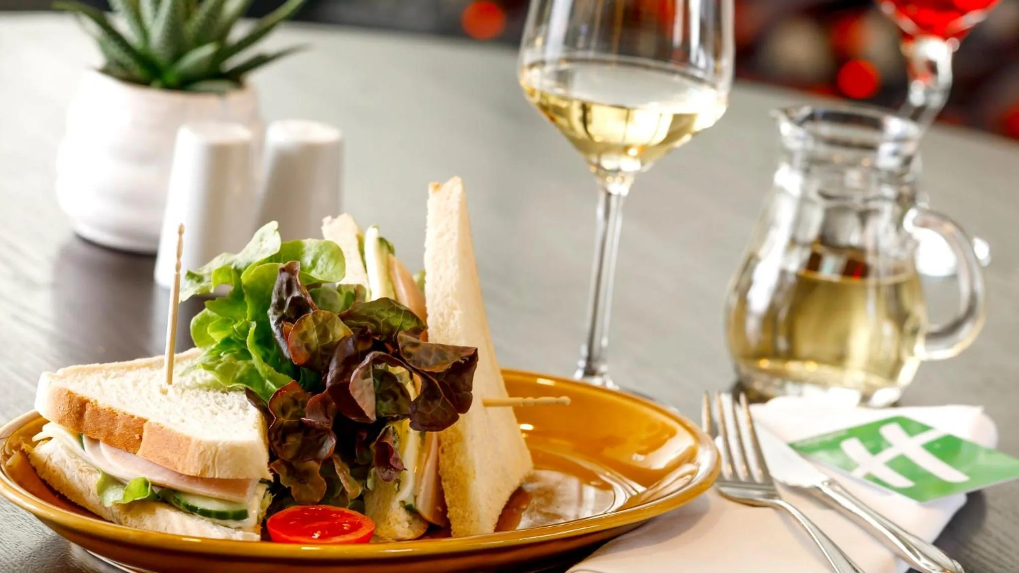 Restaurant/places to eat in Holiday Inn Dresden - Am Zwinger by IHG