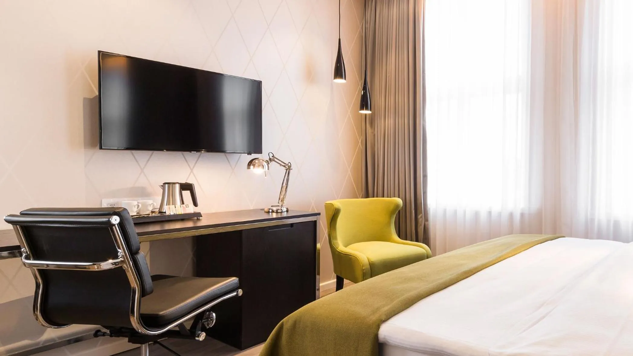 Coffee/tea facilities, Bed in Holiday Inn Dresden - Am Zwinger by IHG