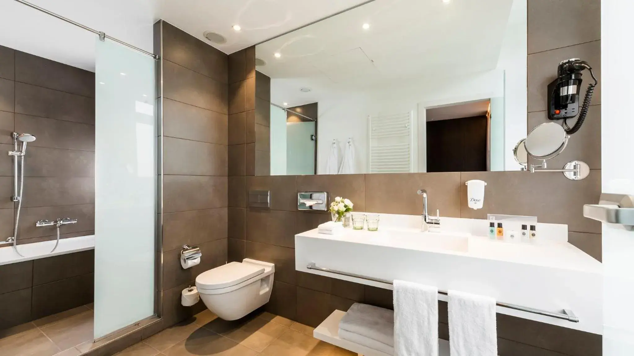 Photo of the whole room in Holiday Inn Dresden - Am Zwinger by IHG Photo of the whole room in Holiday Inn Dresden - Am Zwinger by IHG