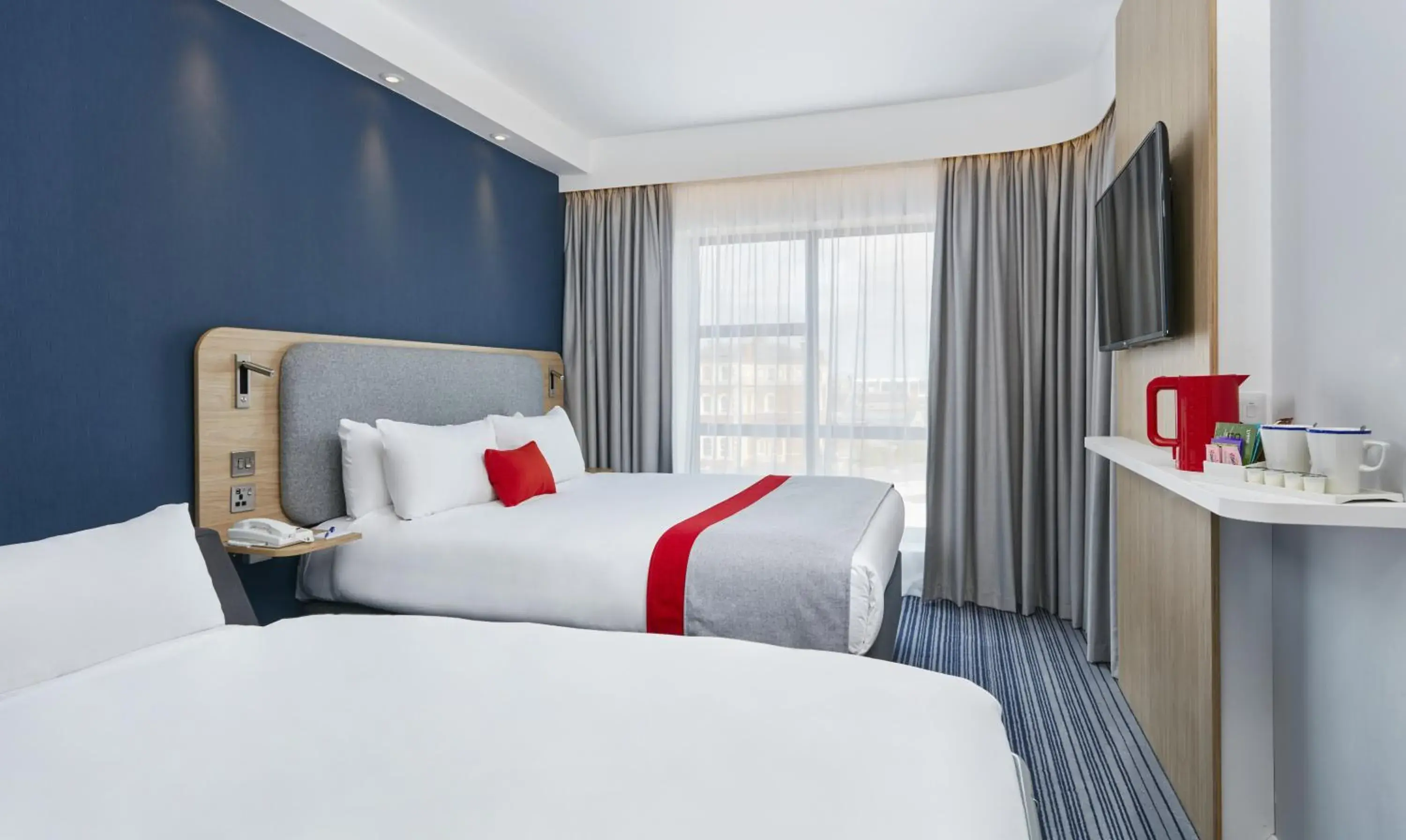 Photo of the whole room, Bed in Holiday Inn Express Grimsby by IHG Photo of the whole room, Bed in Holiday Inn Express Grimsby by IHG