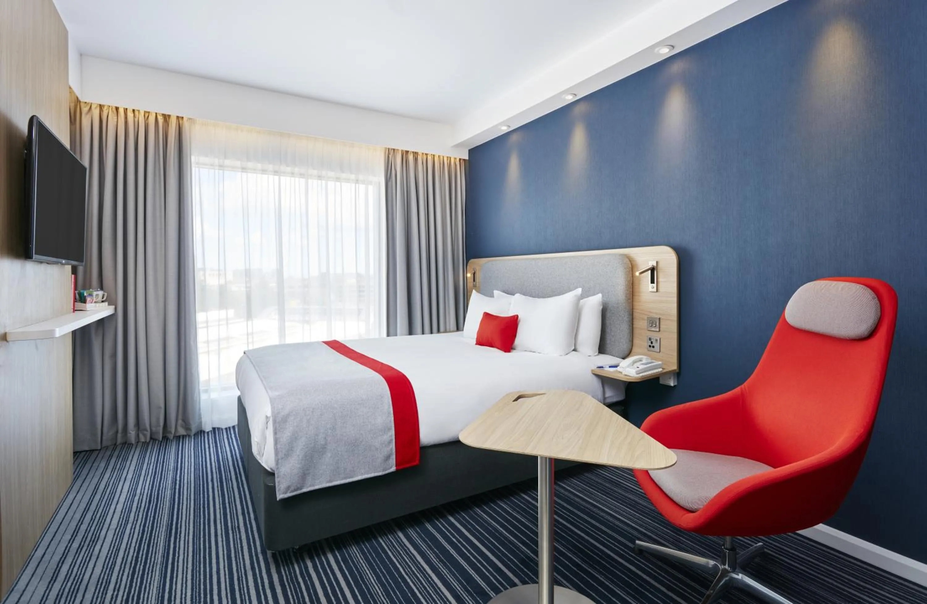 Photo of the whole room, Bed in Holiday Inn Express Grimsby by IHG