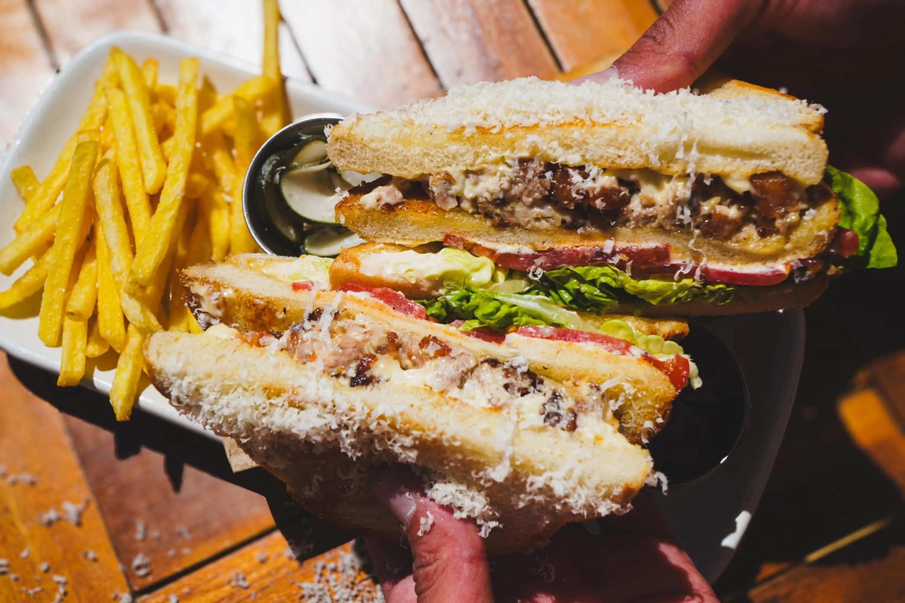 Restaurant/places to eat in The Sea Club