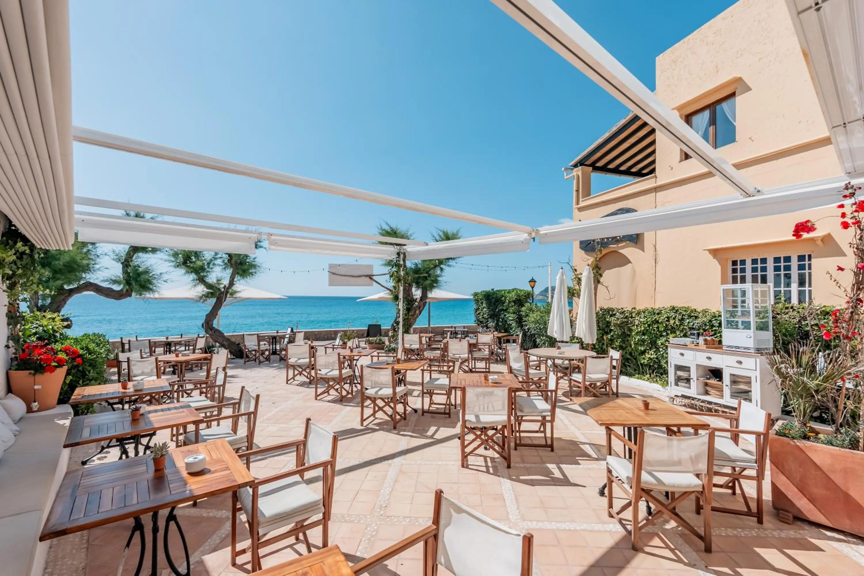 Restaurant/places to eat in The Sea Club