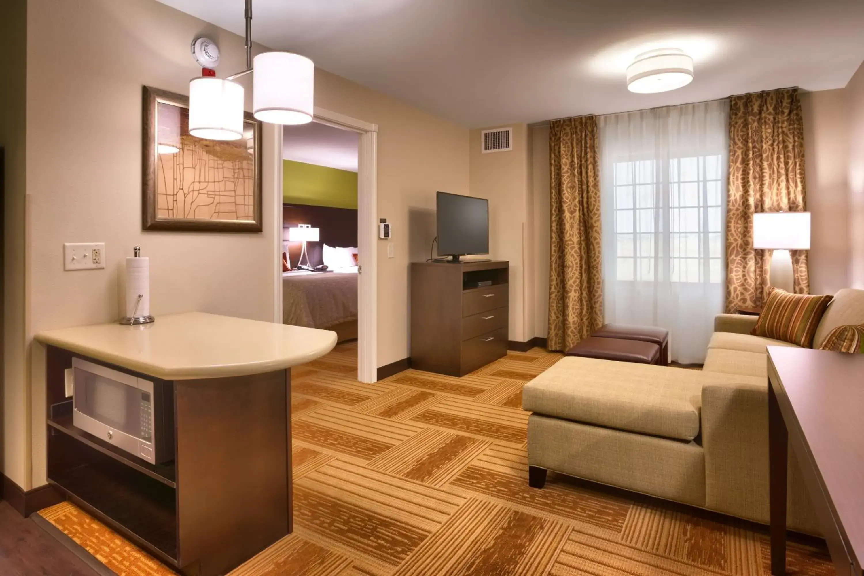 One-Bedroom Queen Room with Two Queen Beds and Mobility Accessible Tub - Non-Smoking in Staybridge Suites Cheyenne by IHG One-Bedroom Queen Room with Two Queen Beds and Mobility Accessible Tub - Non-Smoking in Staybridge Suites Cheyenne by IHG