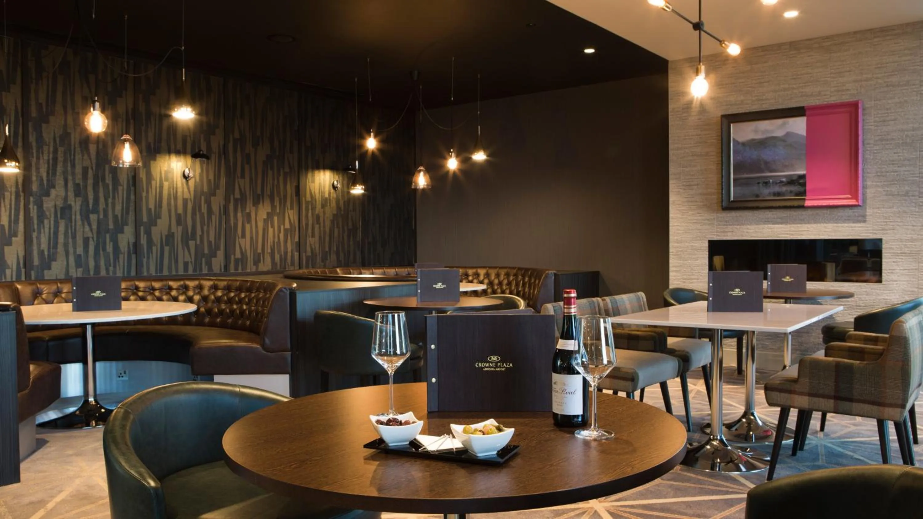 Lounge or bar in Crowne Plaza Aberdeen Airport by IHG
