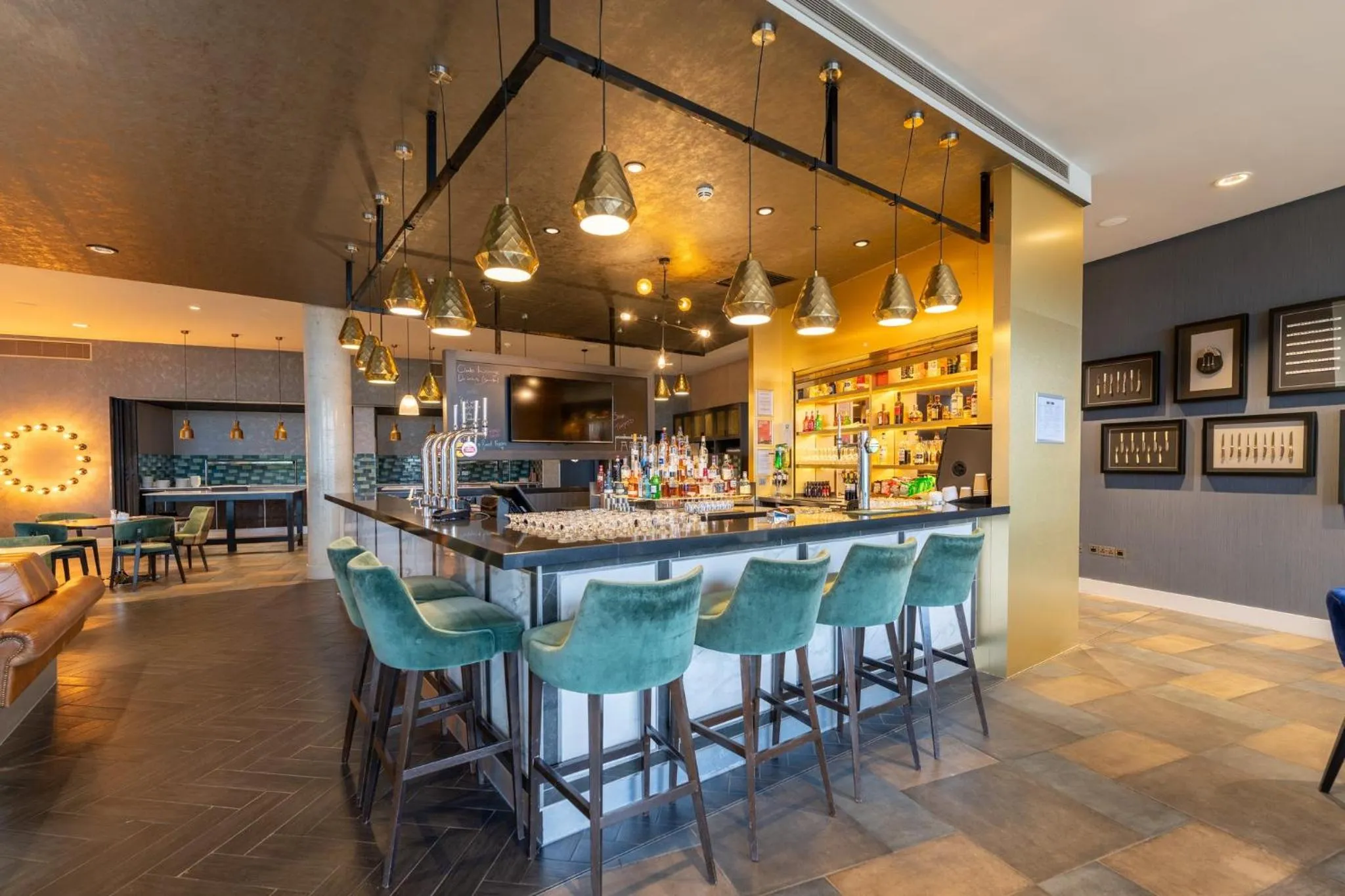 Restaurant/places to eat in Crowne Plaza Aberdeen Airport by IHG