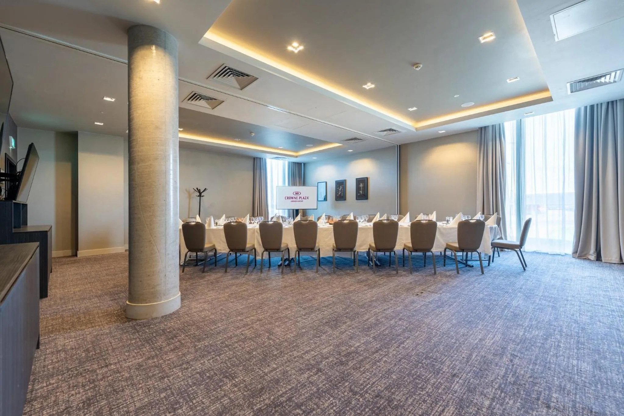 Restaurant/places to eat in Crowne Plaza Aberdeen Airport by IHG