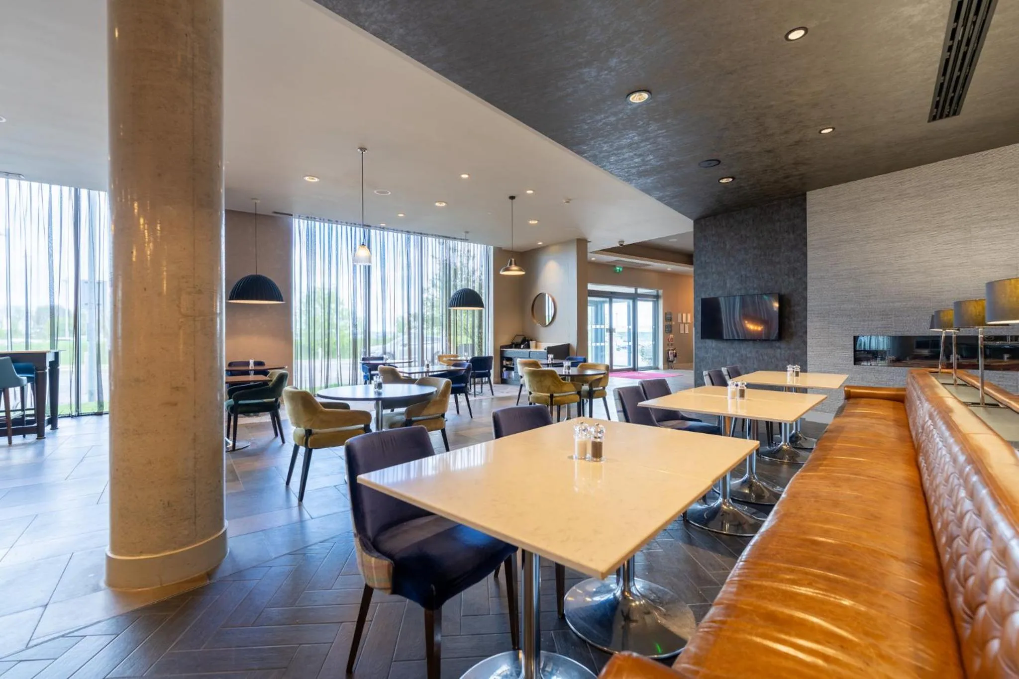 Restaurant/places to eat in Crowne Plaza Aberdeen Airport by IHG