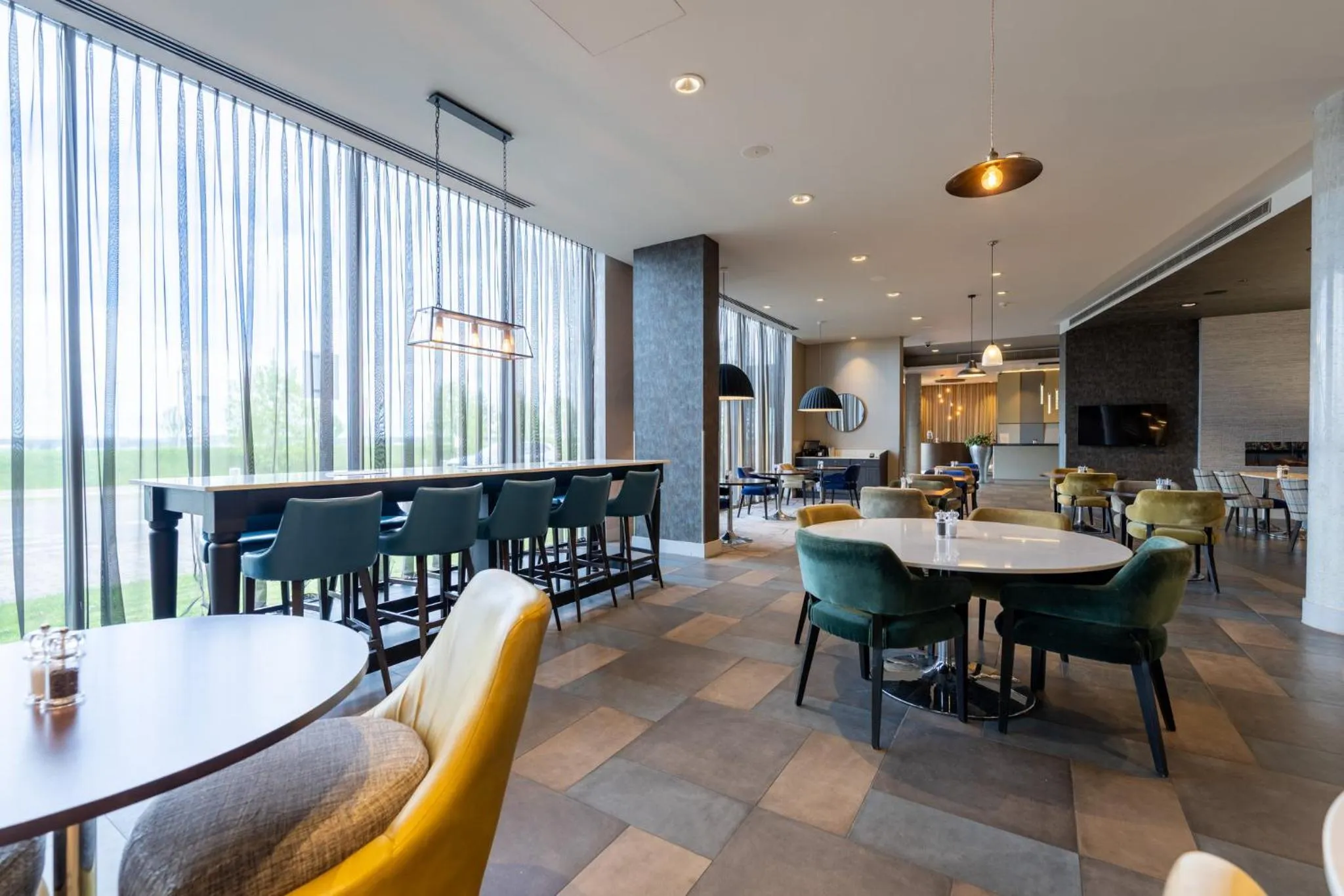 Restaurant/places to eat in Crowne Plaza Aberdeen Airport by IHG