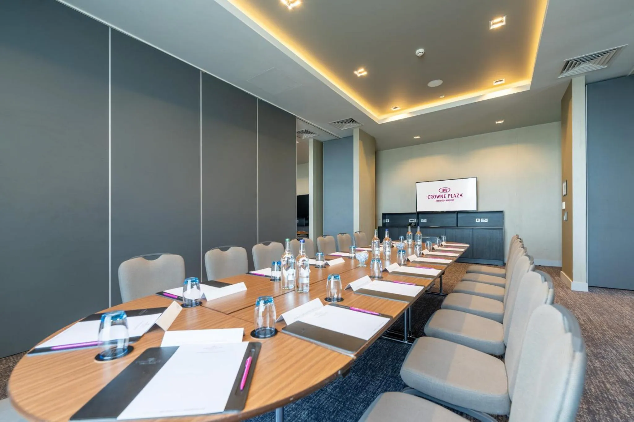 Meeting/conference room in Crowne Plaza Aberdeen Airport by IHG