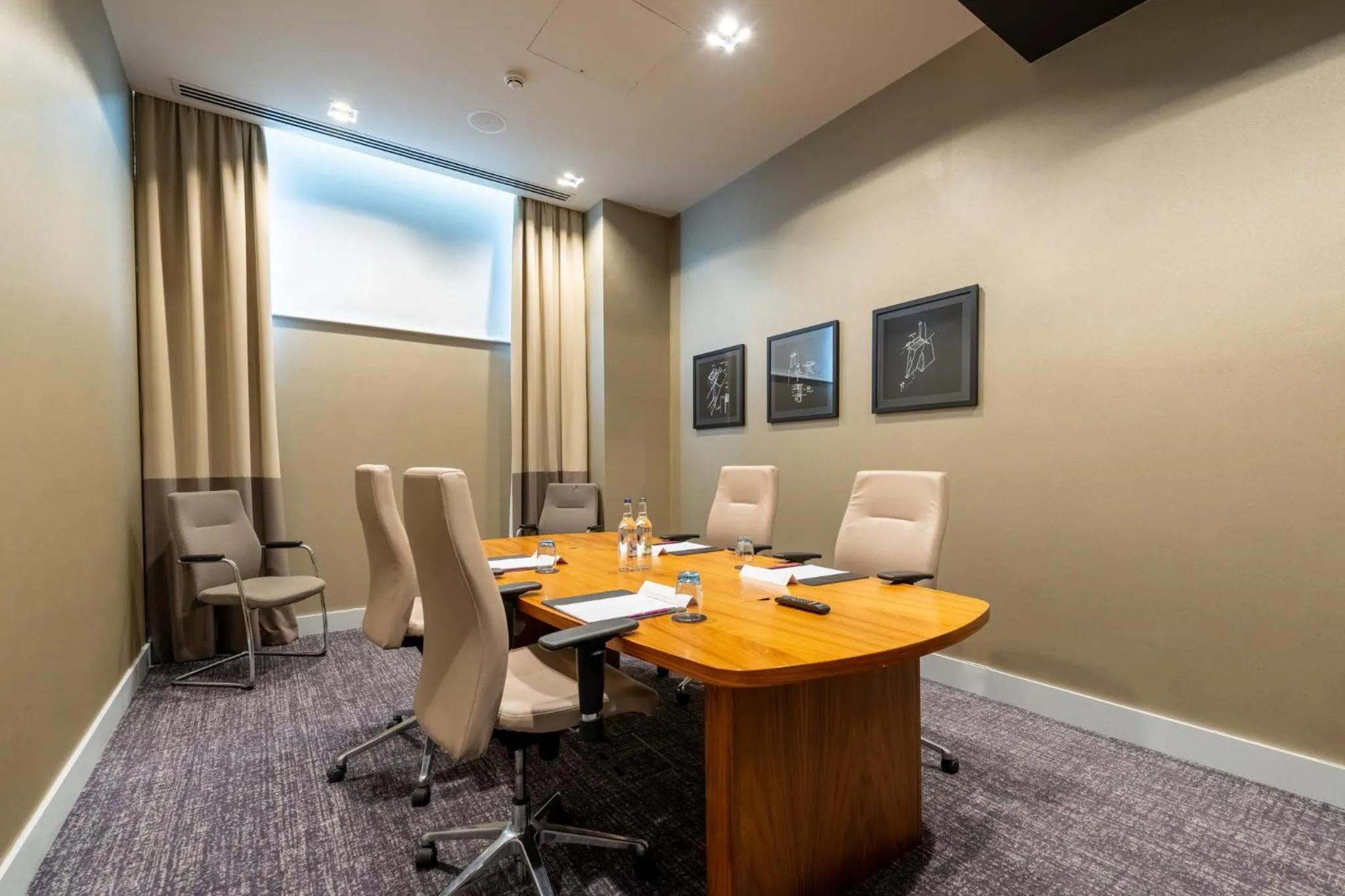 Meeting/conference room in Crowne Plaza Aberdeen Airport by IHG