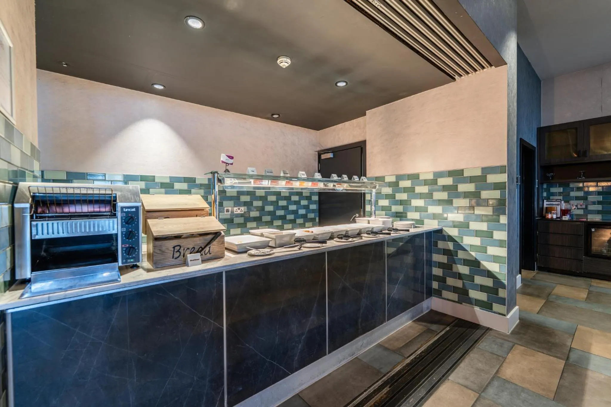 Breakfast in Crowne Plaza Aberdeen Airport by IHG