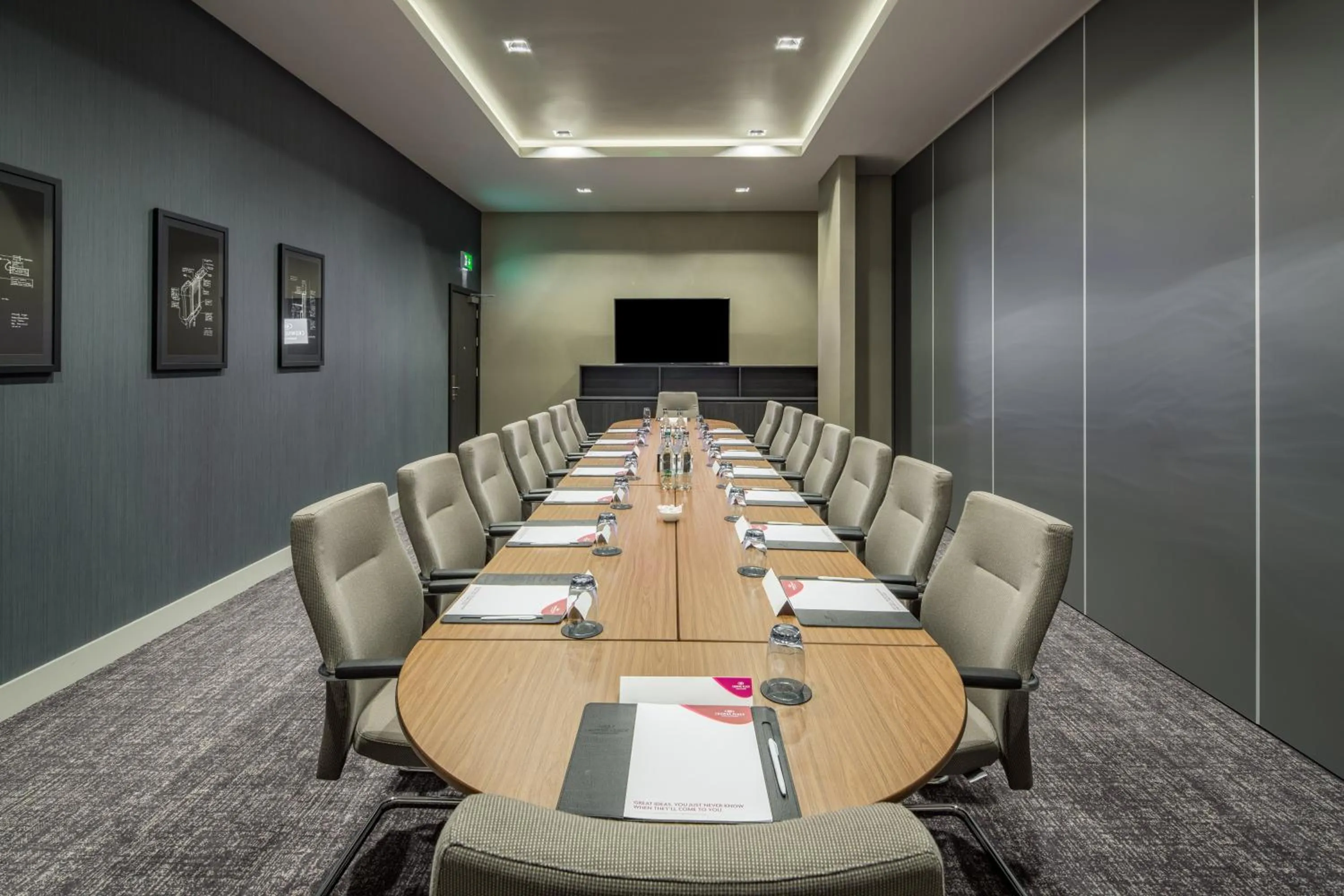 Meeting/conference room in Crowne Plaza Aberdeen Airport by IHG