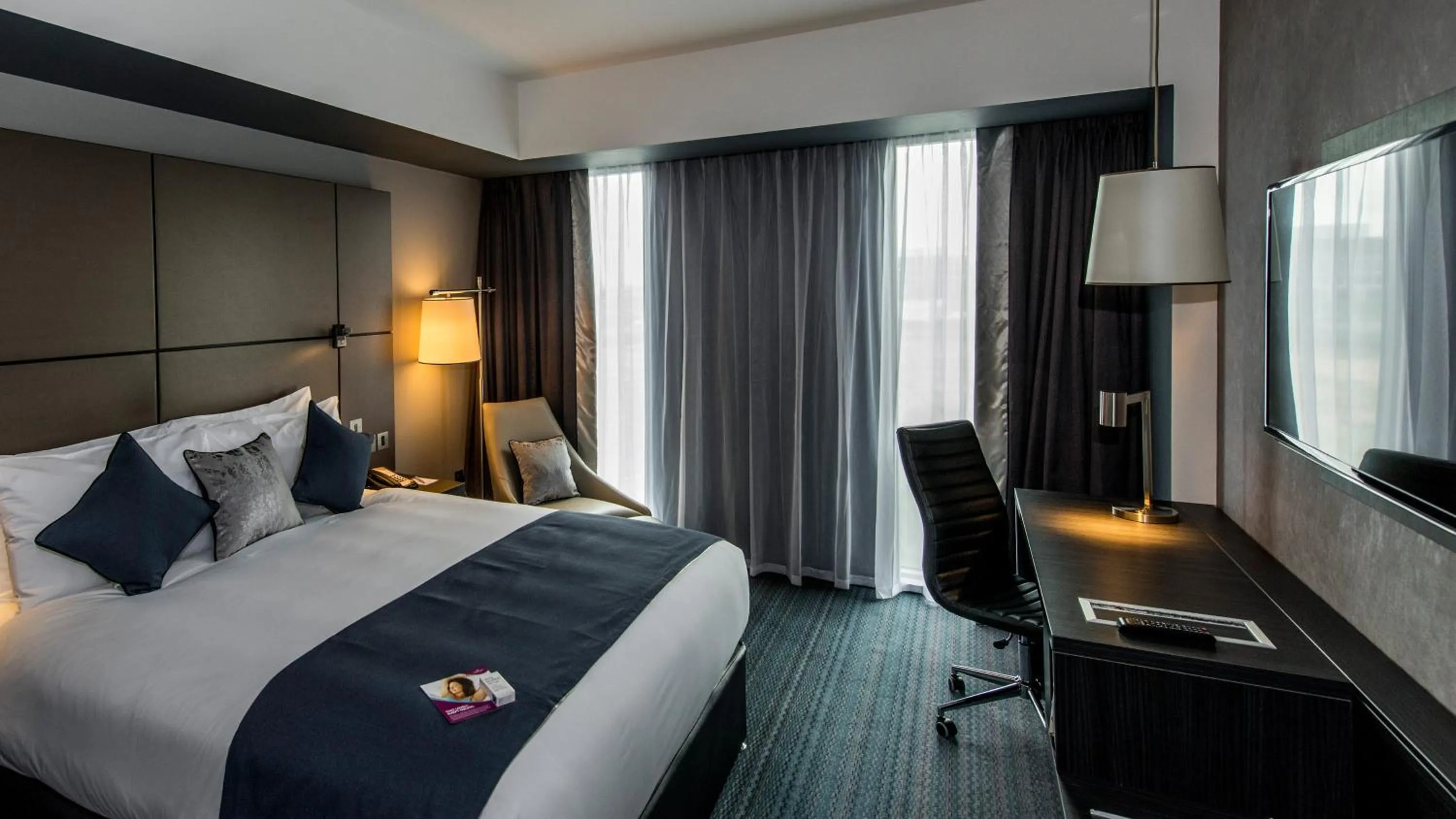 Photo of the whole room, Bed in Crowne Plaza Aberdeen Airport by IHG