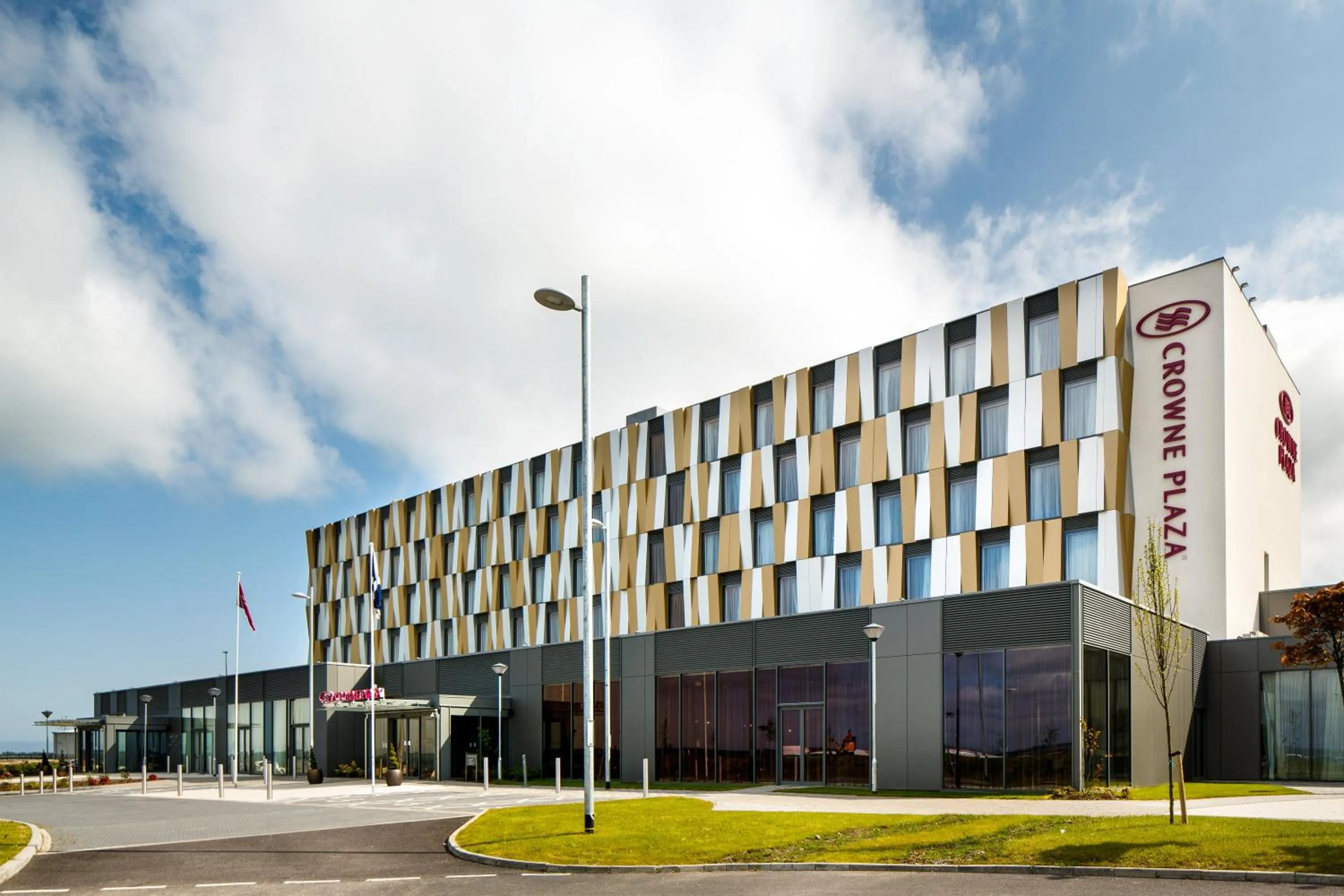Property building in Crowne Plaza Aberdeen Airport by IHG